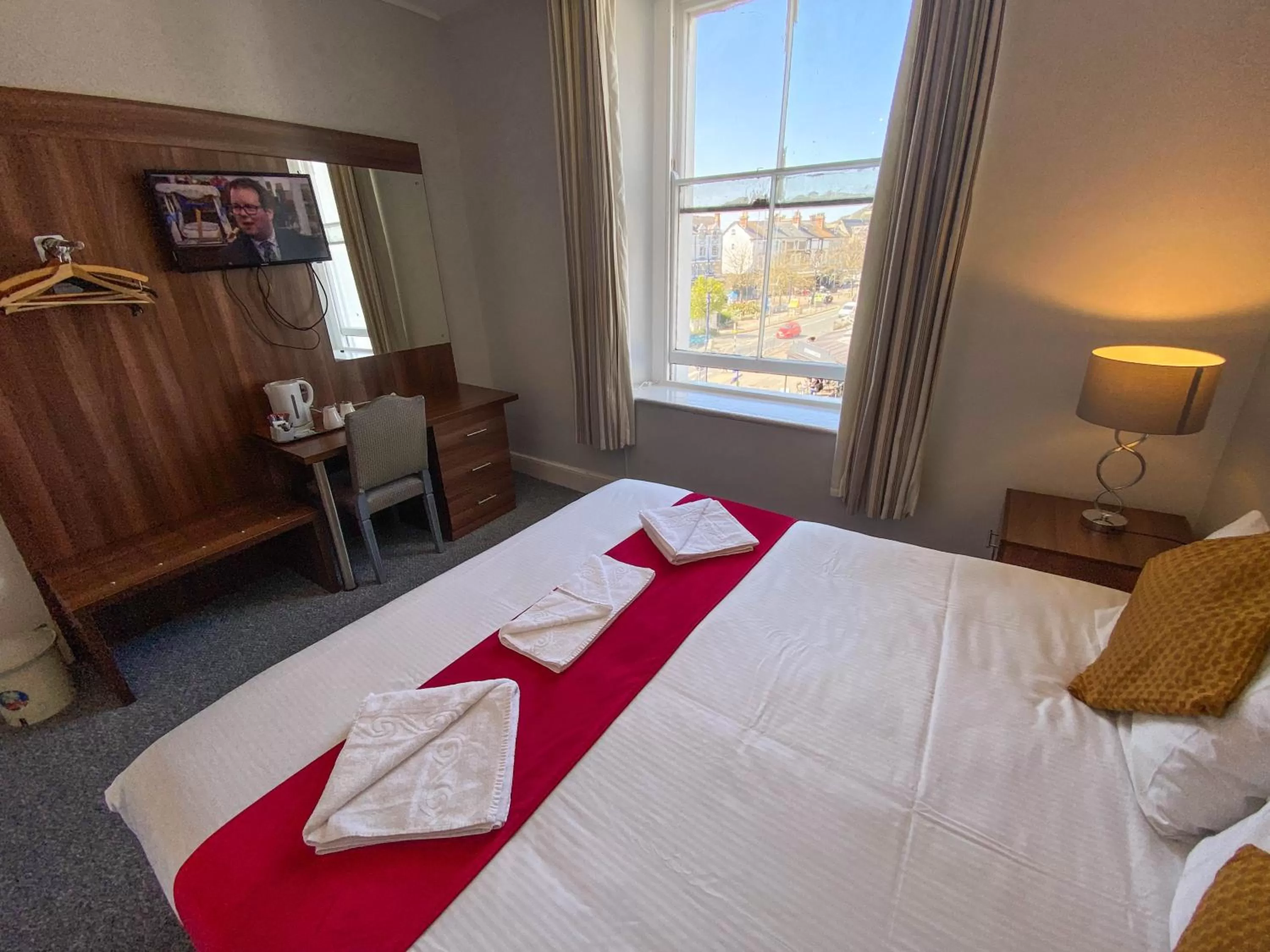 Bed in The Broadway Hotel