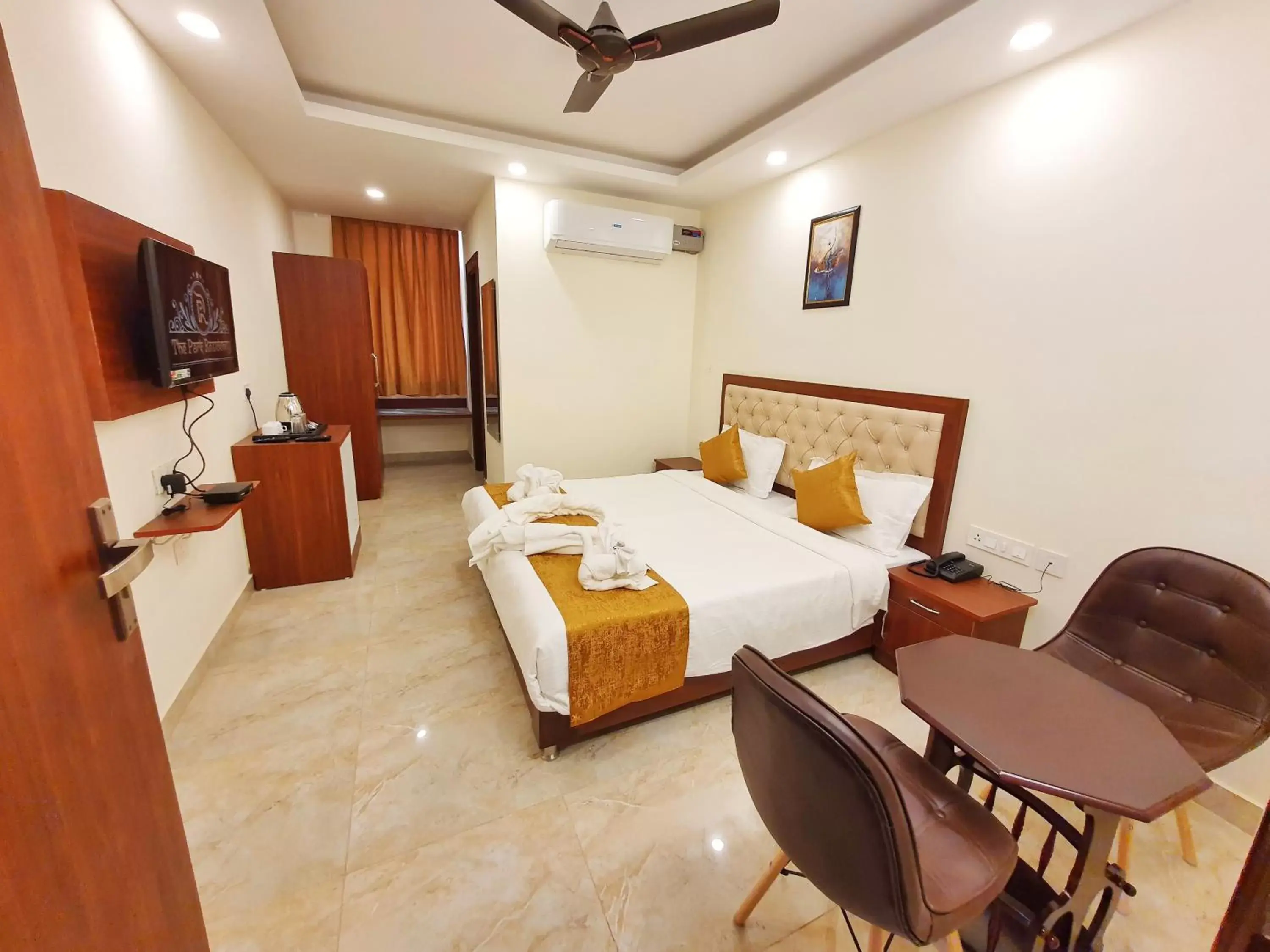 Deluxe King Room - single occupancy in The Park Residency Deluxe King Room - single occupancy in The Park Residency