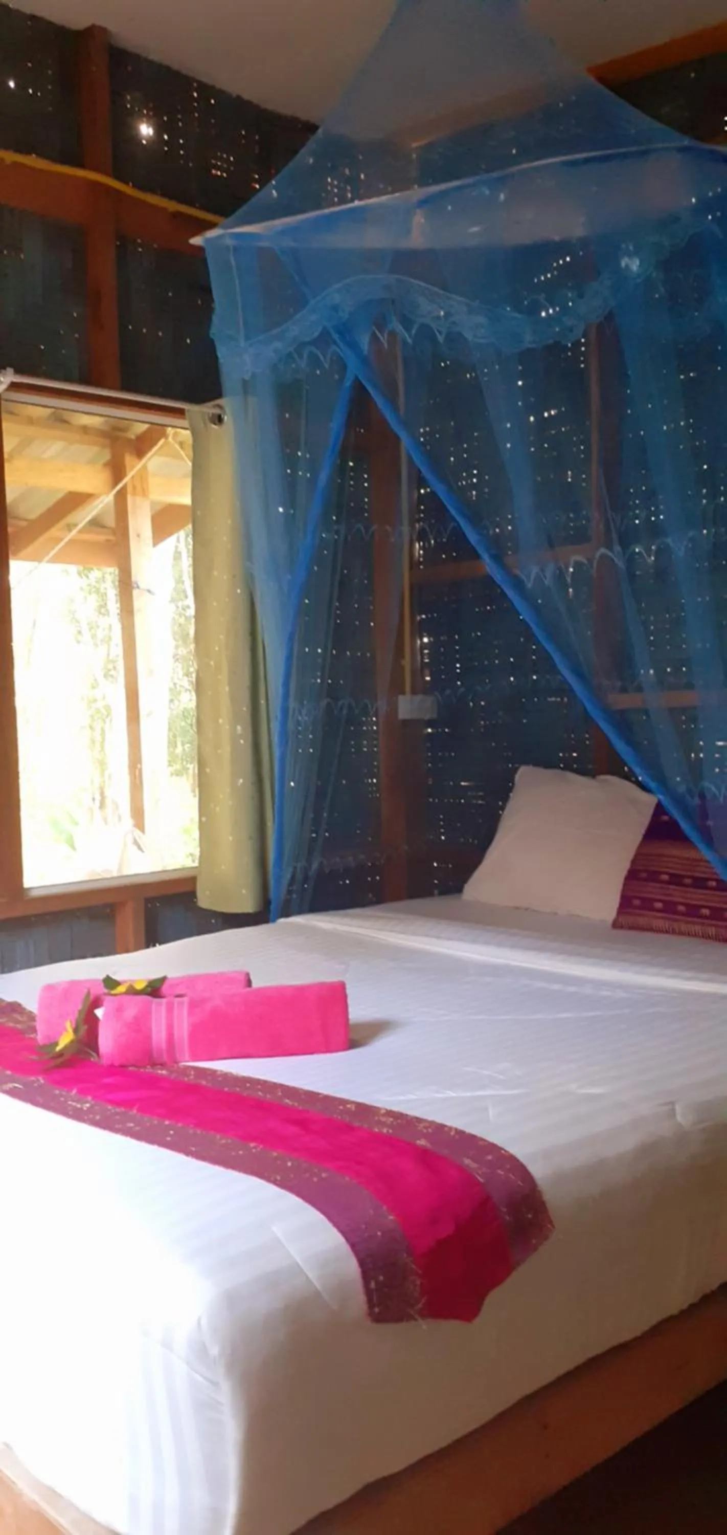 Bed in Lanta Maikeaw Bungalow