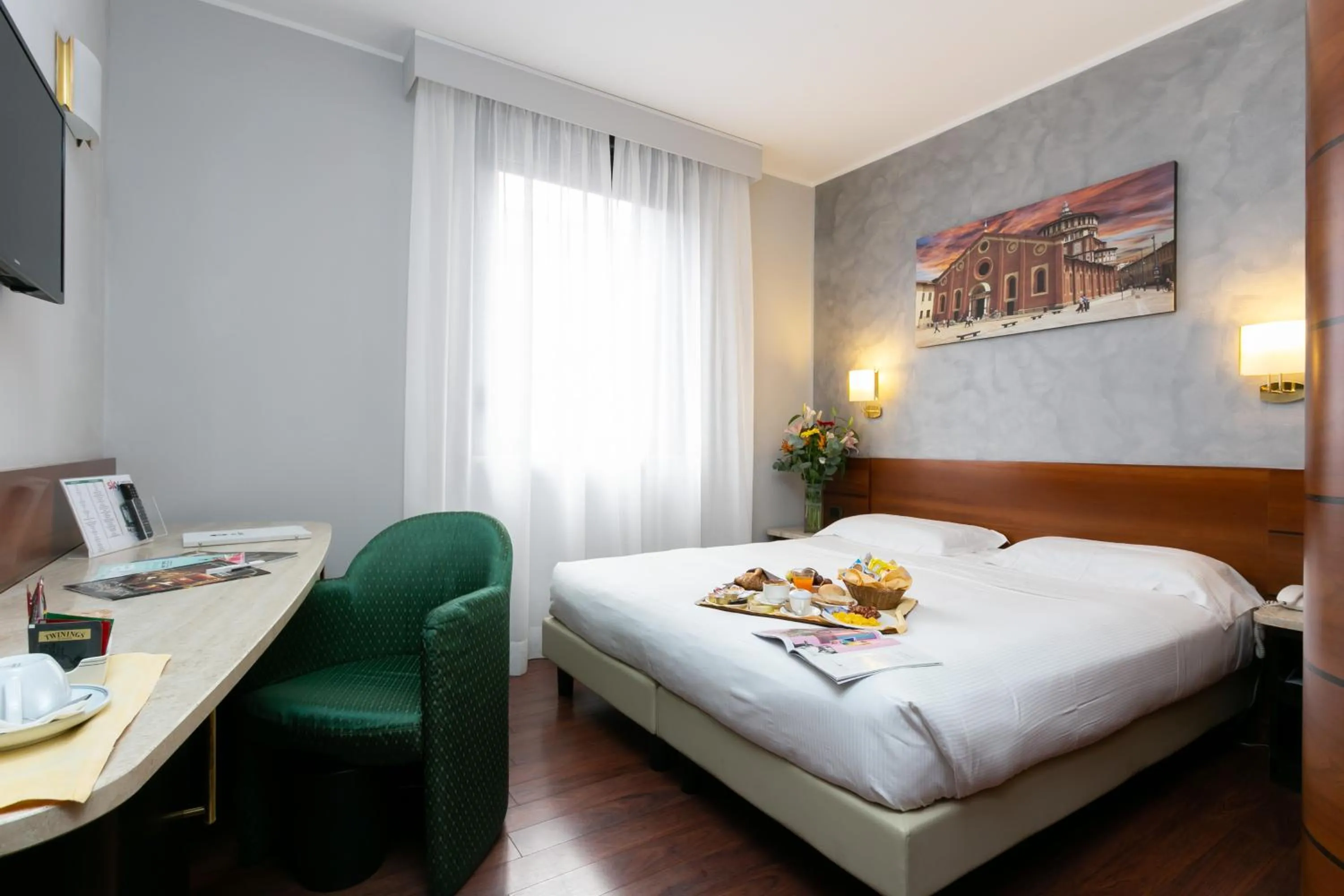 Photo of the whole room, Bed in Hotel Mirage Sure Hotel Collection by Best Western