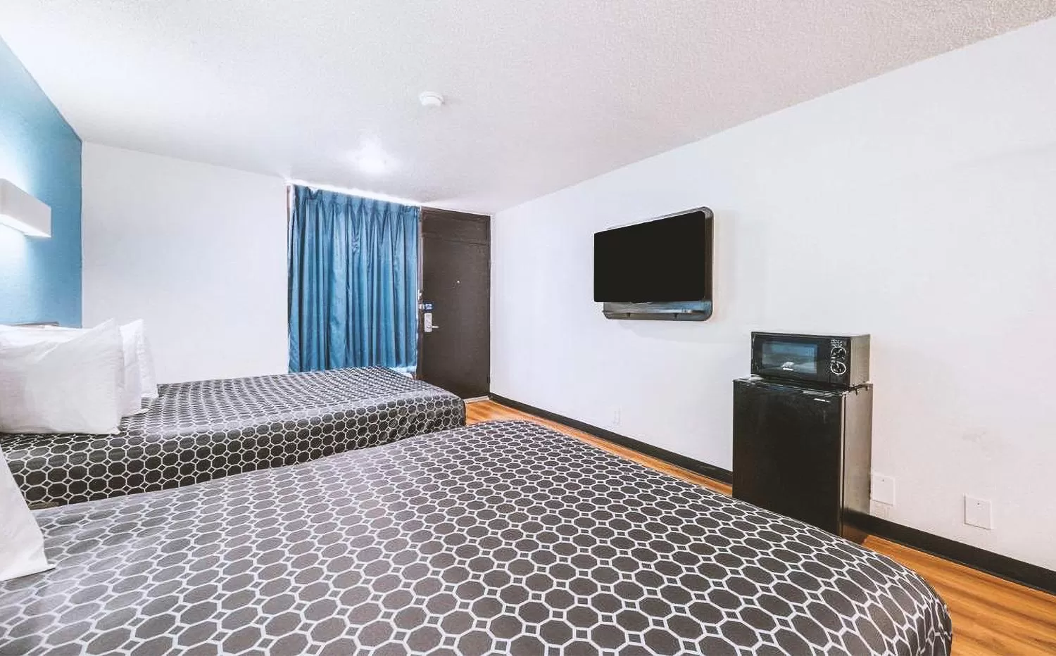 Bed in Sky Palace Inn & Suites By Jasper Beeville