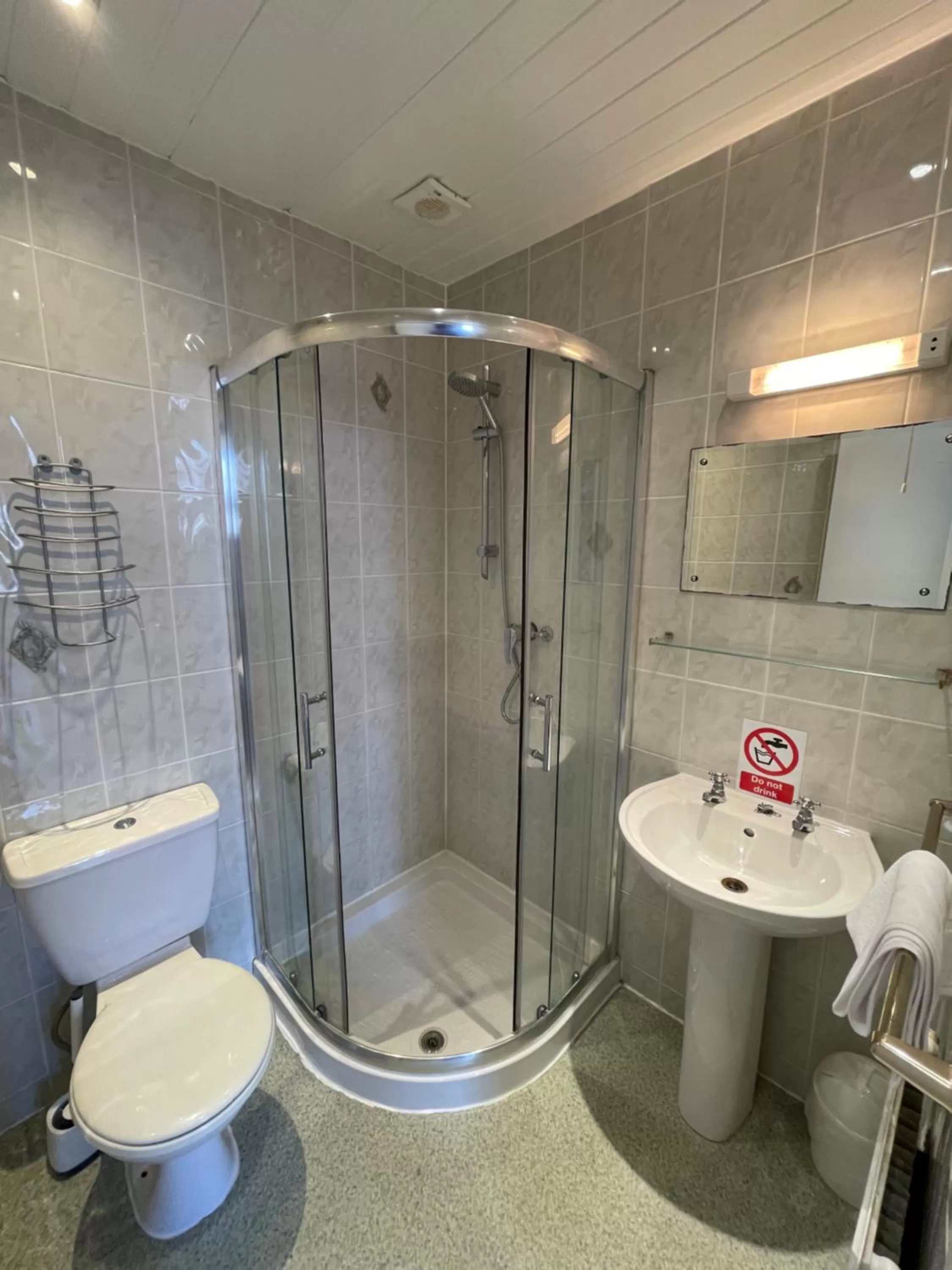 Shower, Bathroom in The Silver How