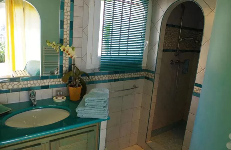 Bathroom in B&B Val D'azur