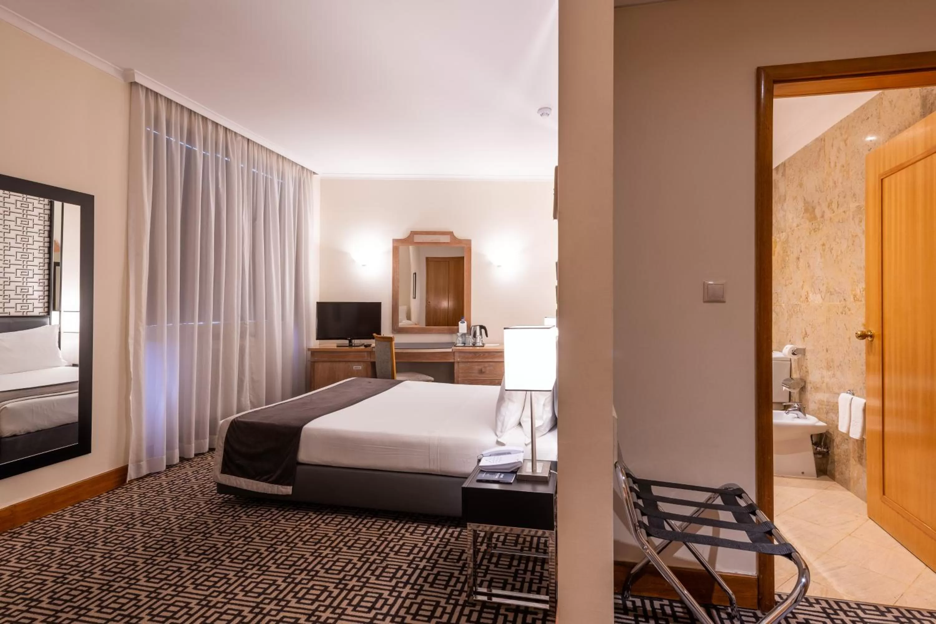 Photo of the whole room, Bed in Hotel Mundial