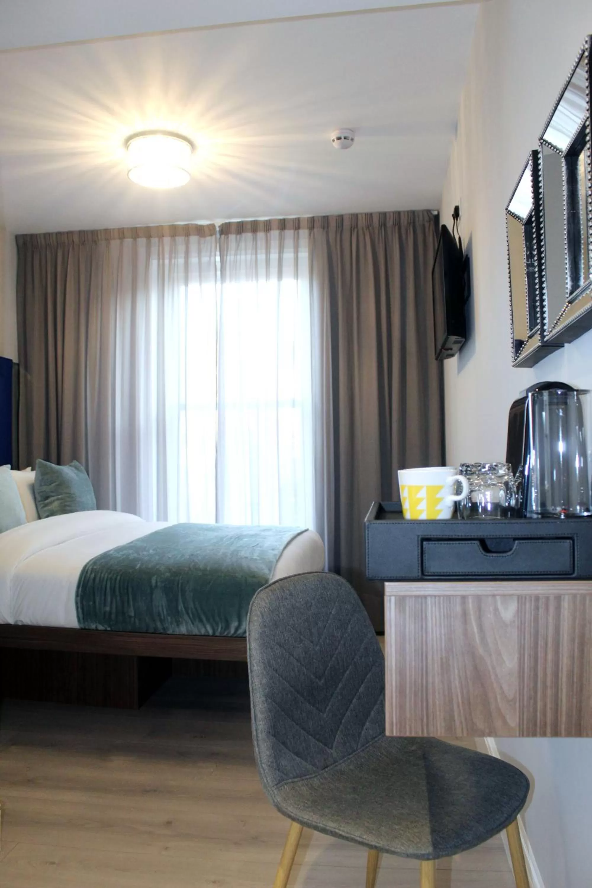 Coffee/tea facilities, Bed in CG Kensington