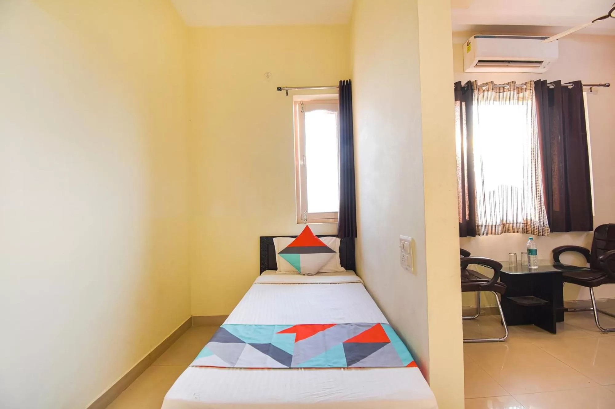 Bedroom, Bed in FabExpress Bzoie Heritage