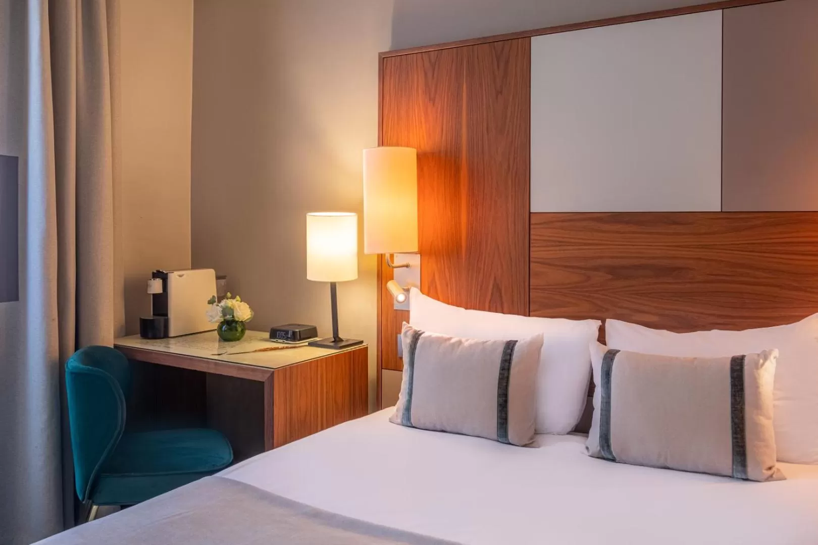 Bedroom, Bed in Hôtel Le Tourville by Inwood Hotels