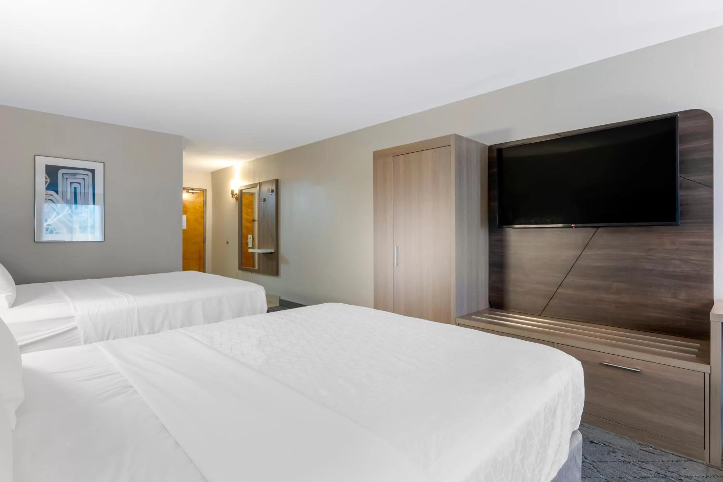 Bed in Holiday Inn Express Hotel & Suites - The Villages by IHG