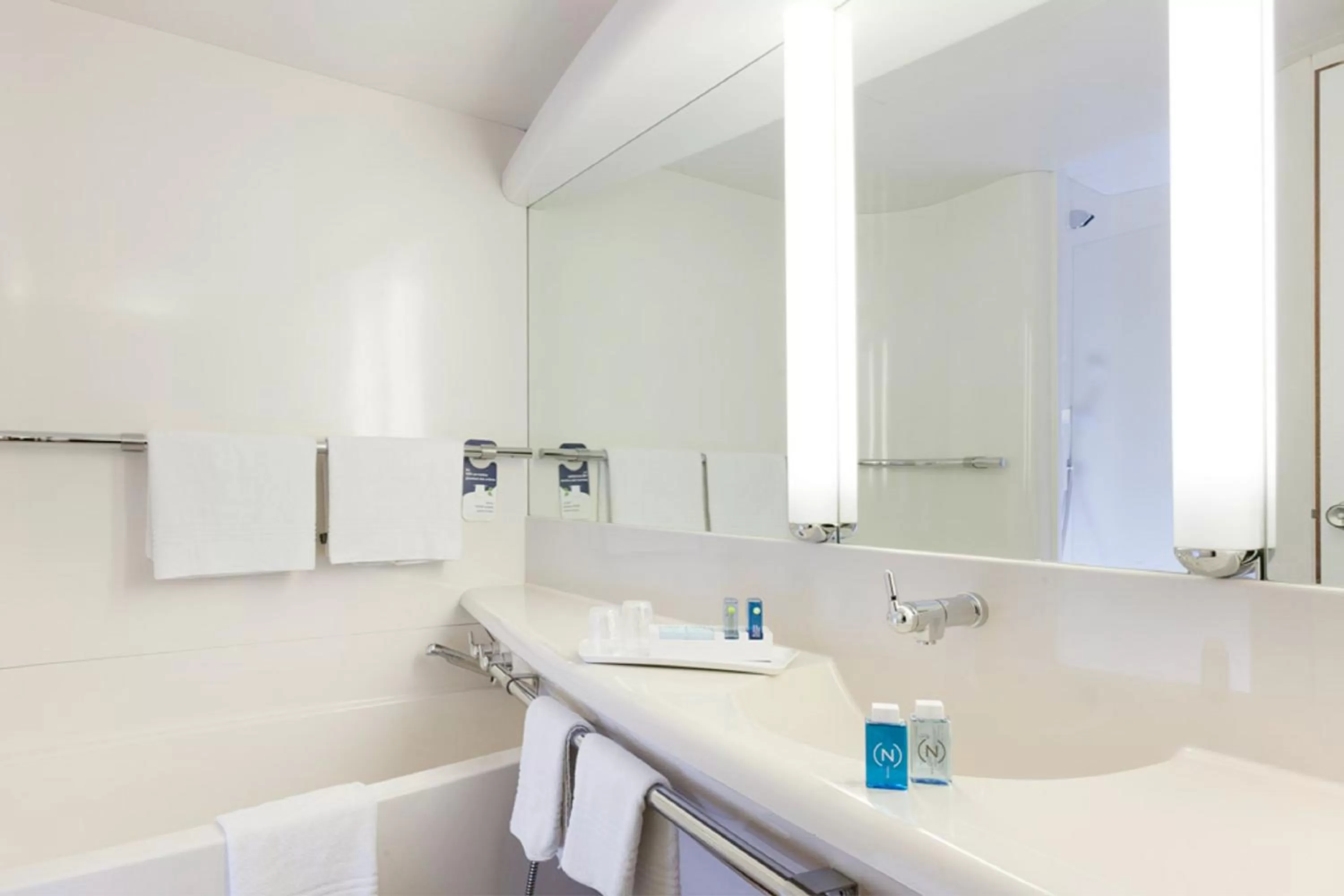 Bathroom in Novotel Paris Orly Rungis Aéroport