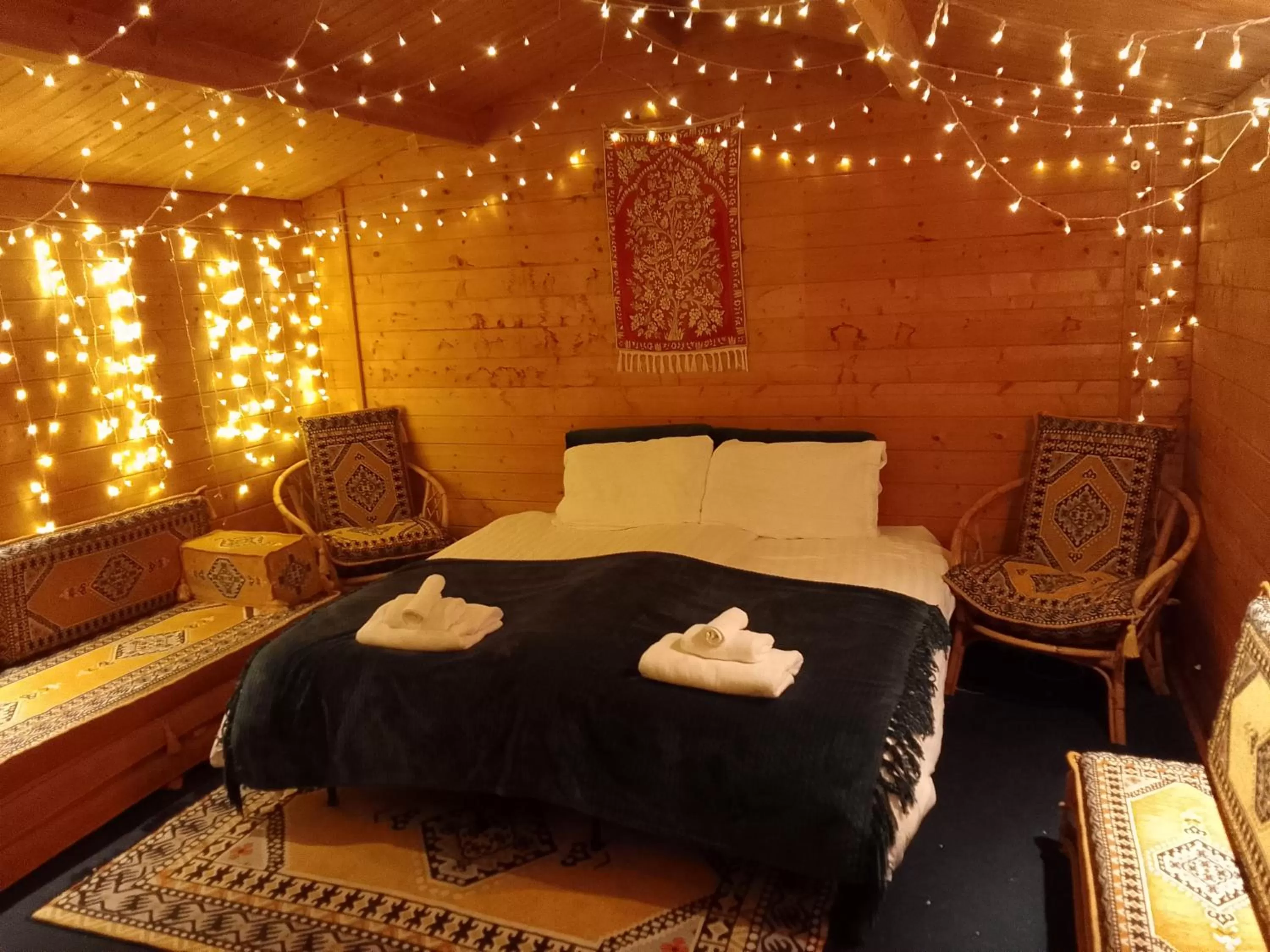 Living room, Bed in Pilgrims of the Goddess