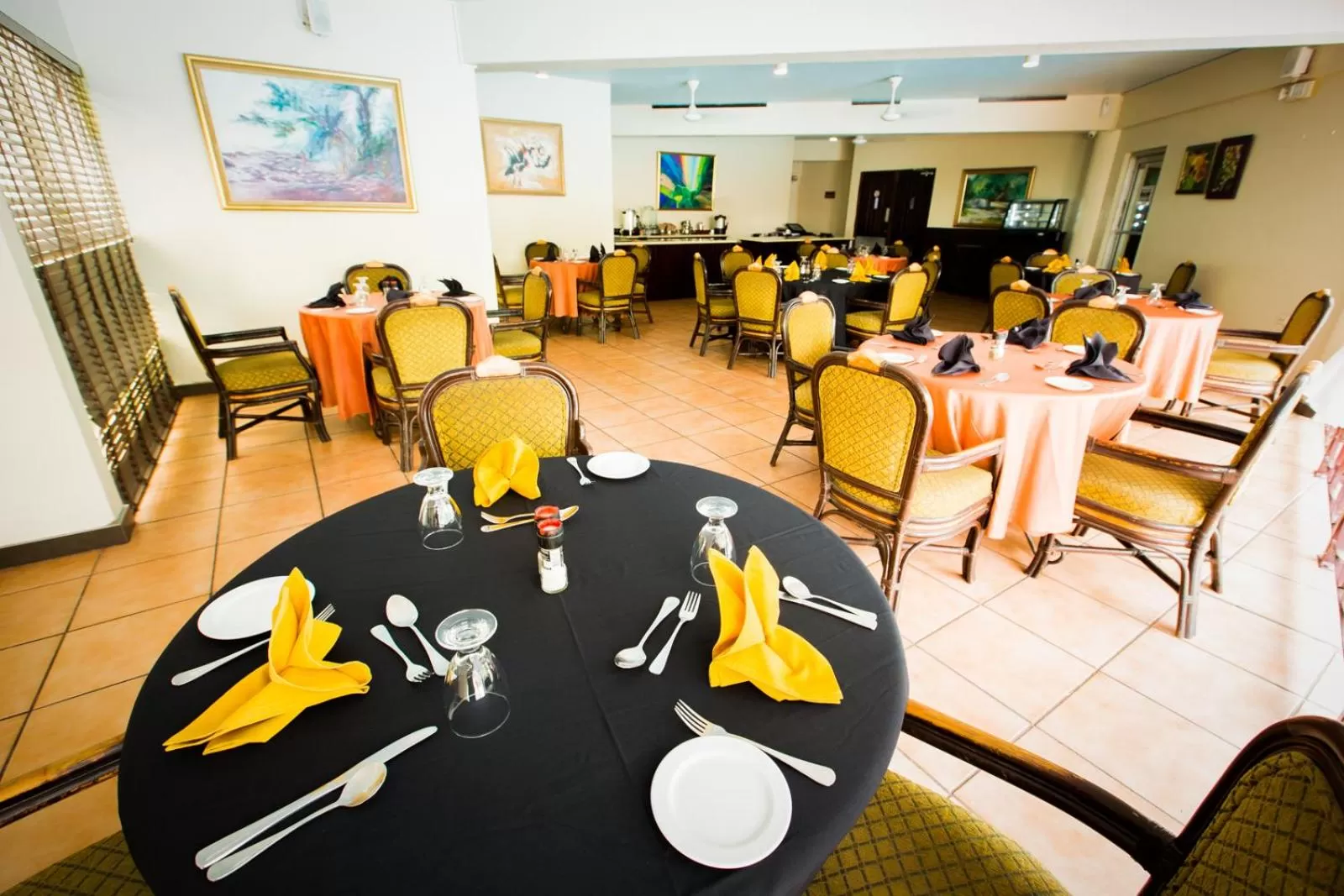 Restaurant/places to eat in Altamont Court Hotel