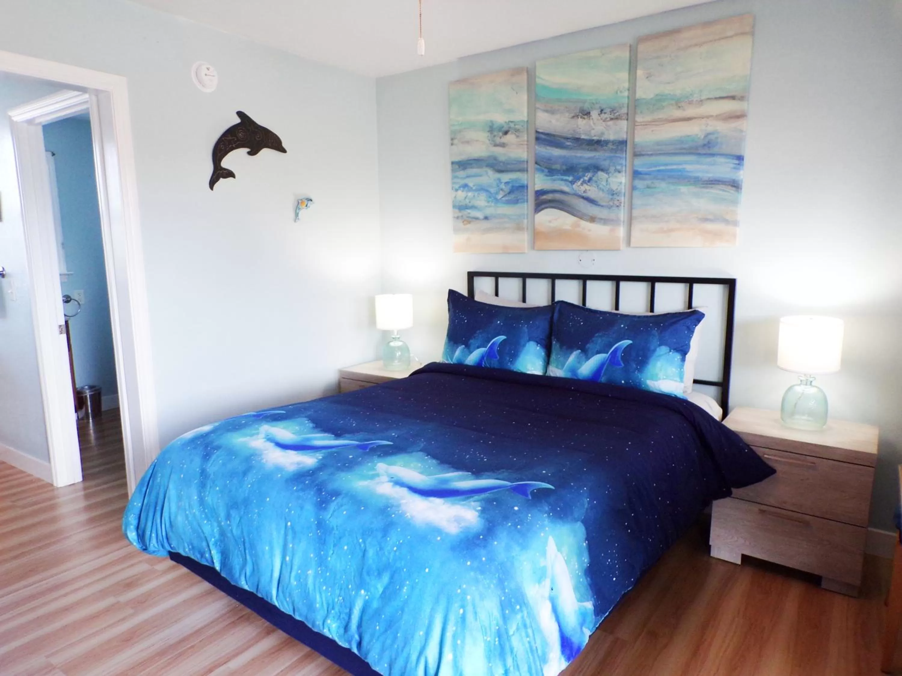 Bed in Shoreline Cottages