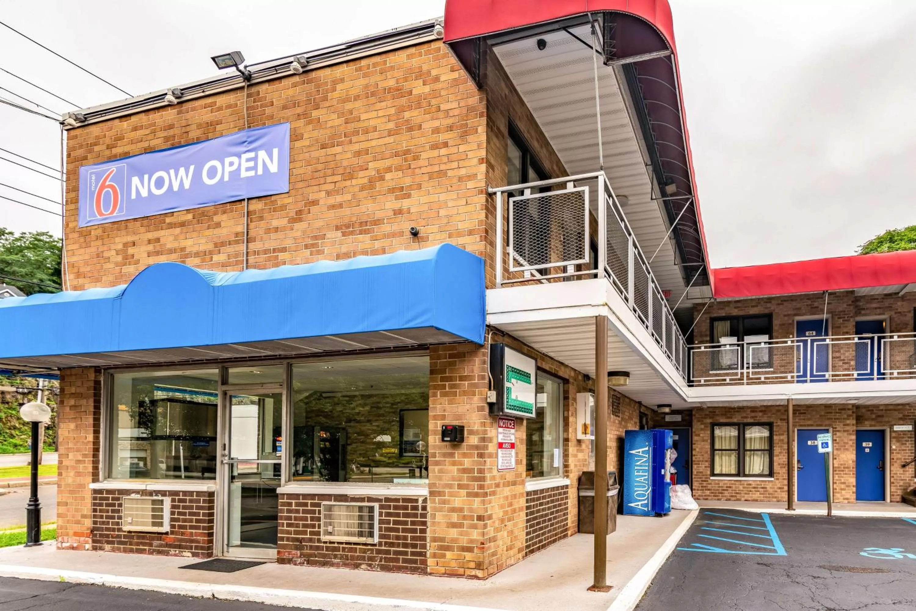 Property building in Motel 6-Elmsford, NY - White Plains