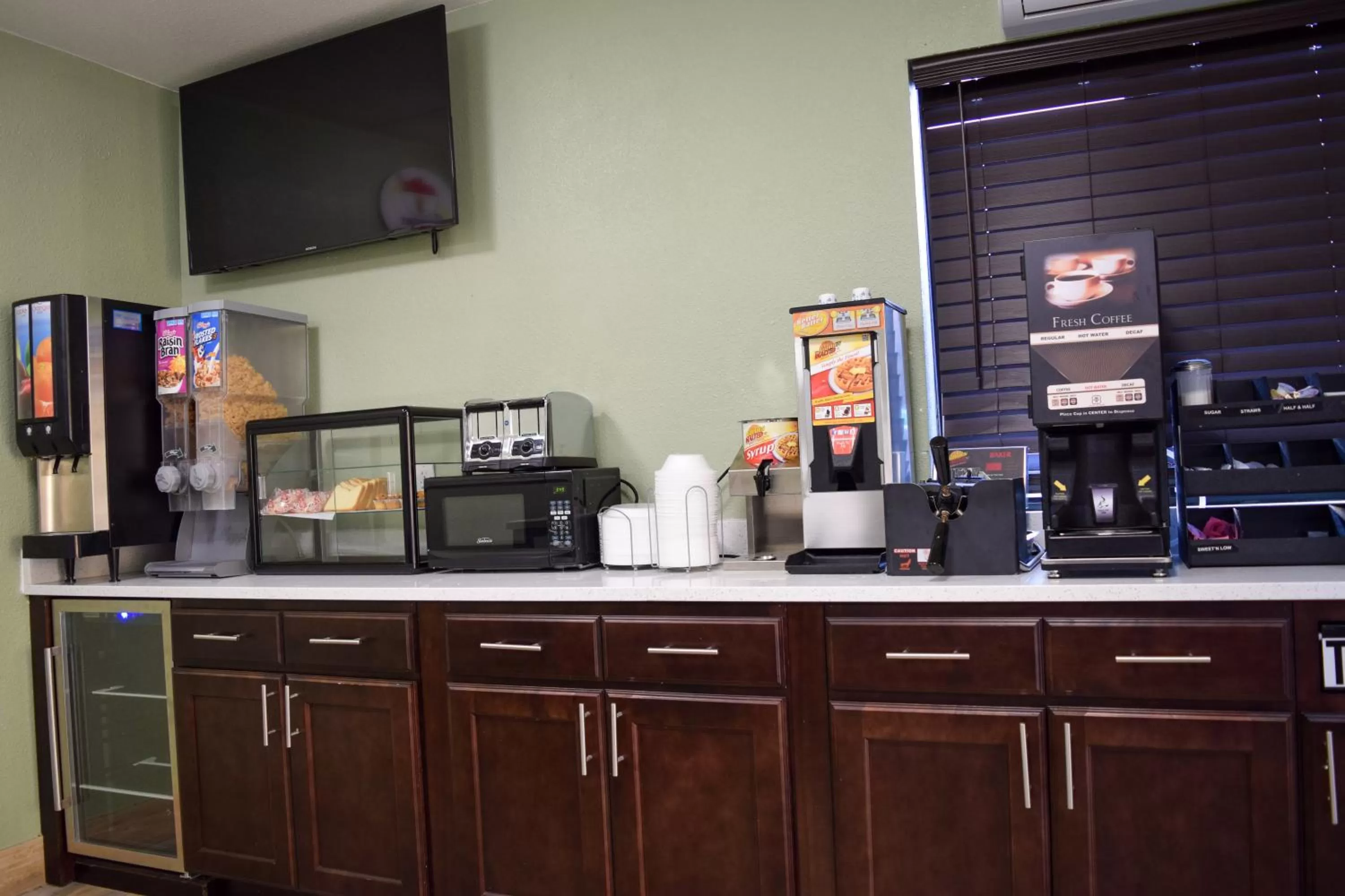 Coffee/tea facilities in Super 8 Downtown Raleigh