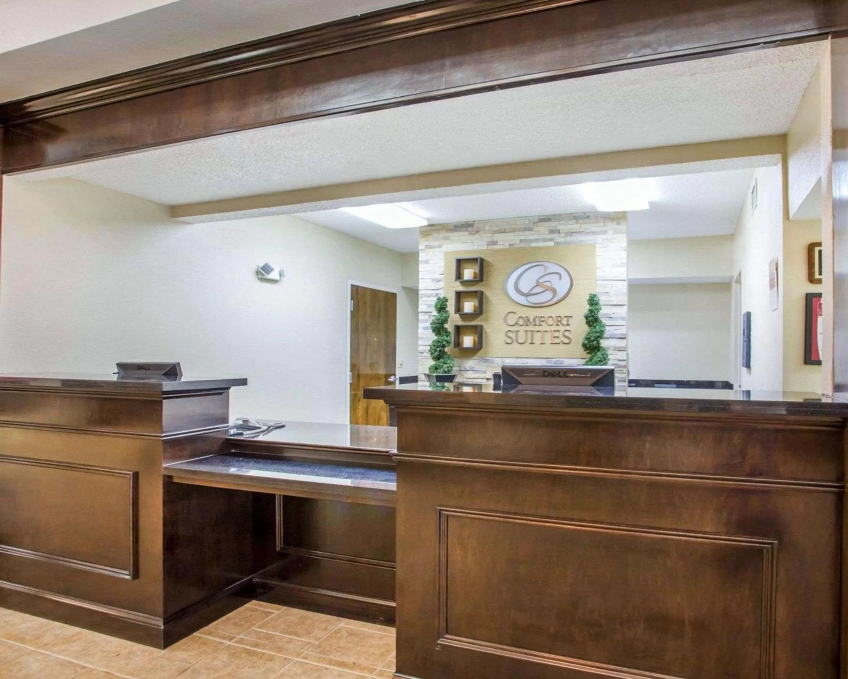 Lobby or reception in Comfort Suites Lebanon