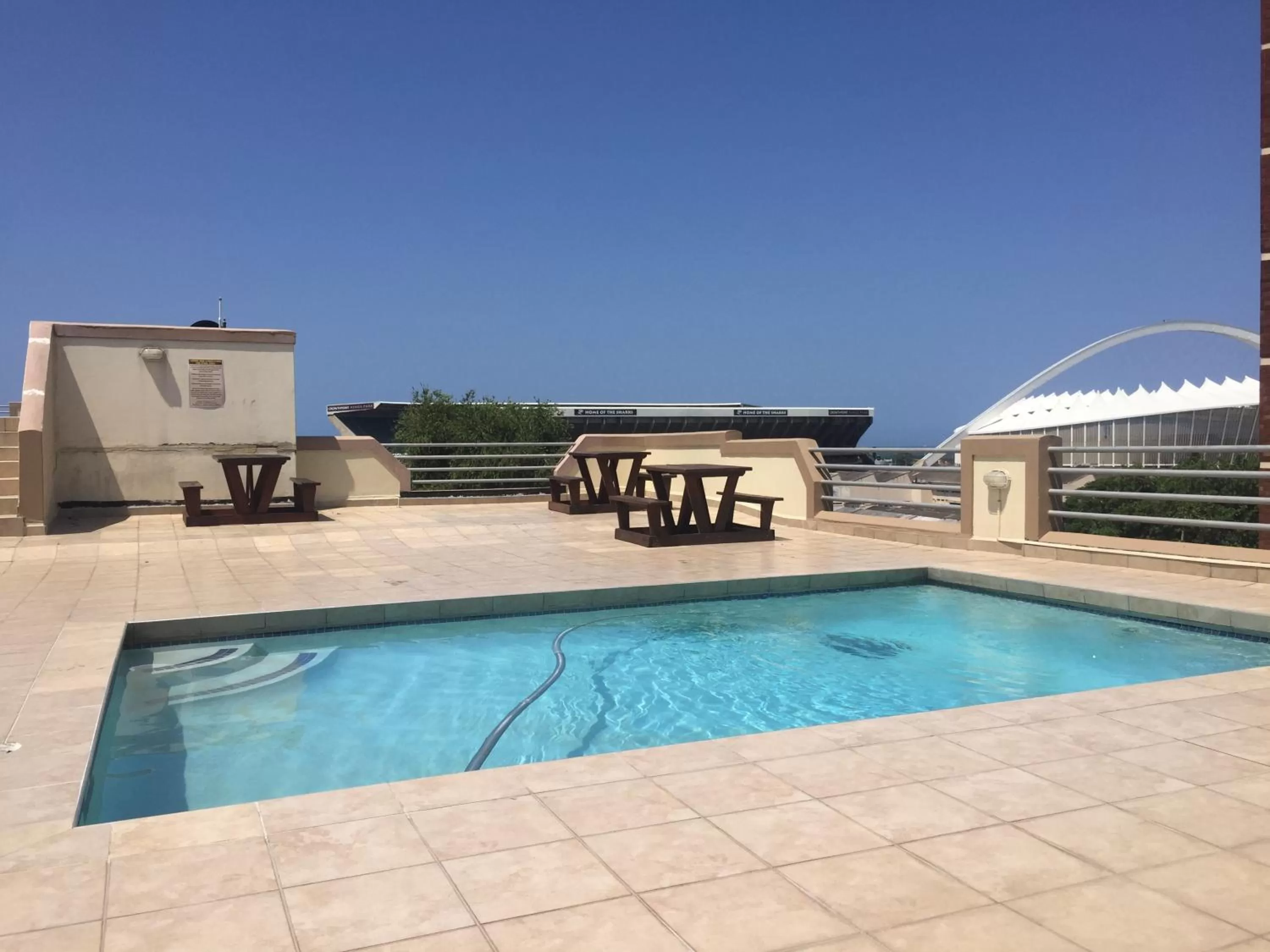 Swimming pool in Grange Gardens Hotel