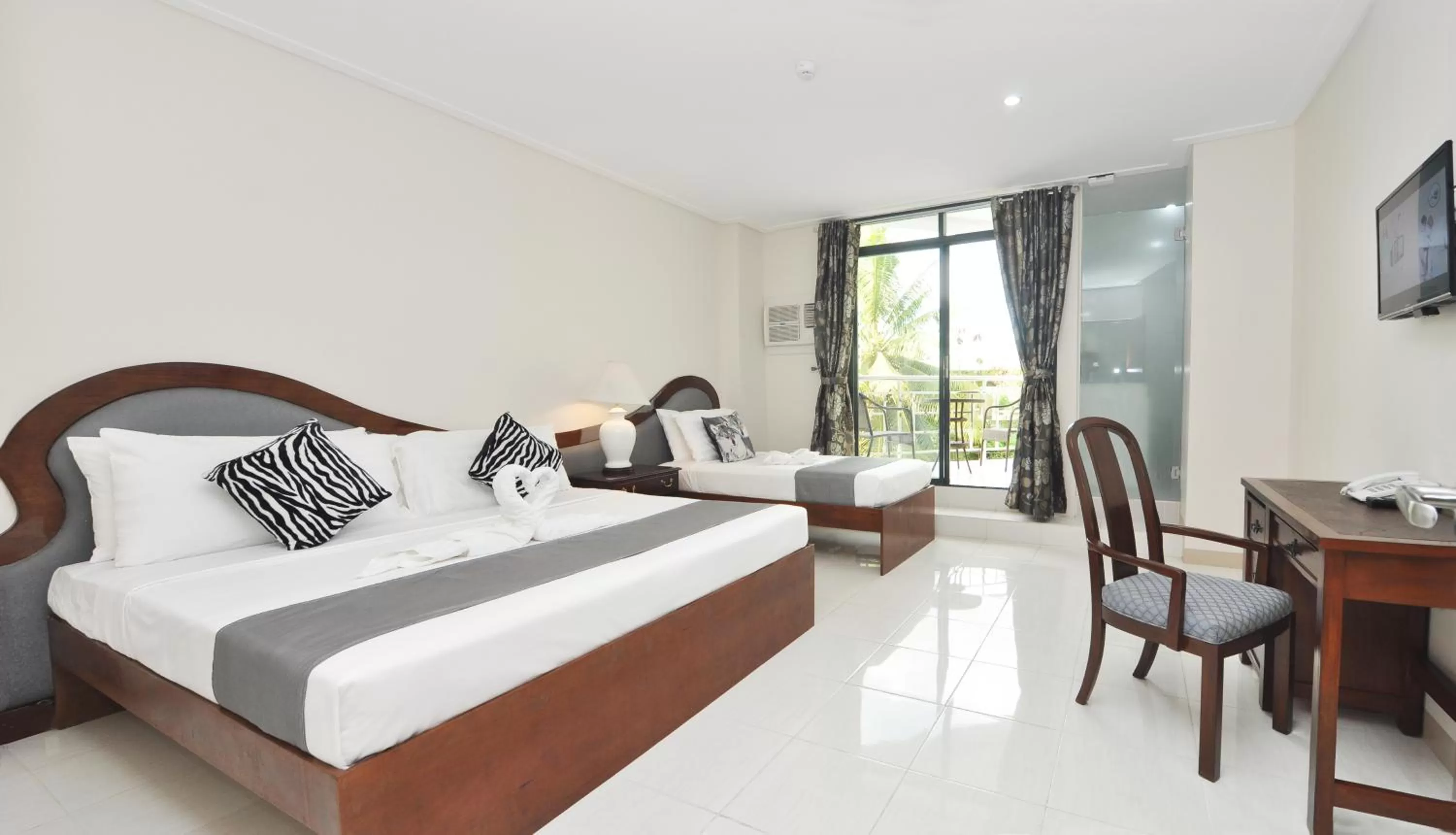 Bedroom, Bed in 717 Cesar Place Hotel