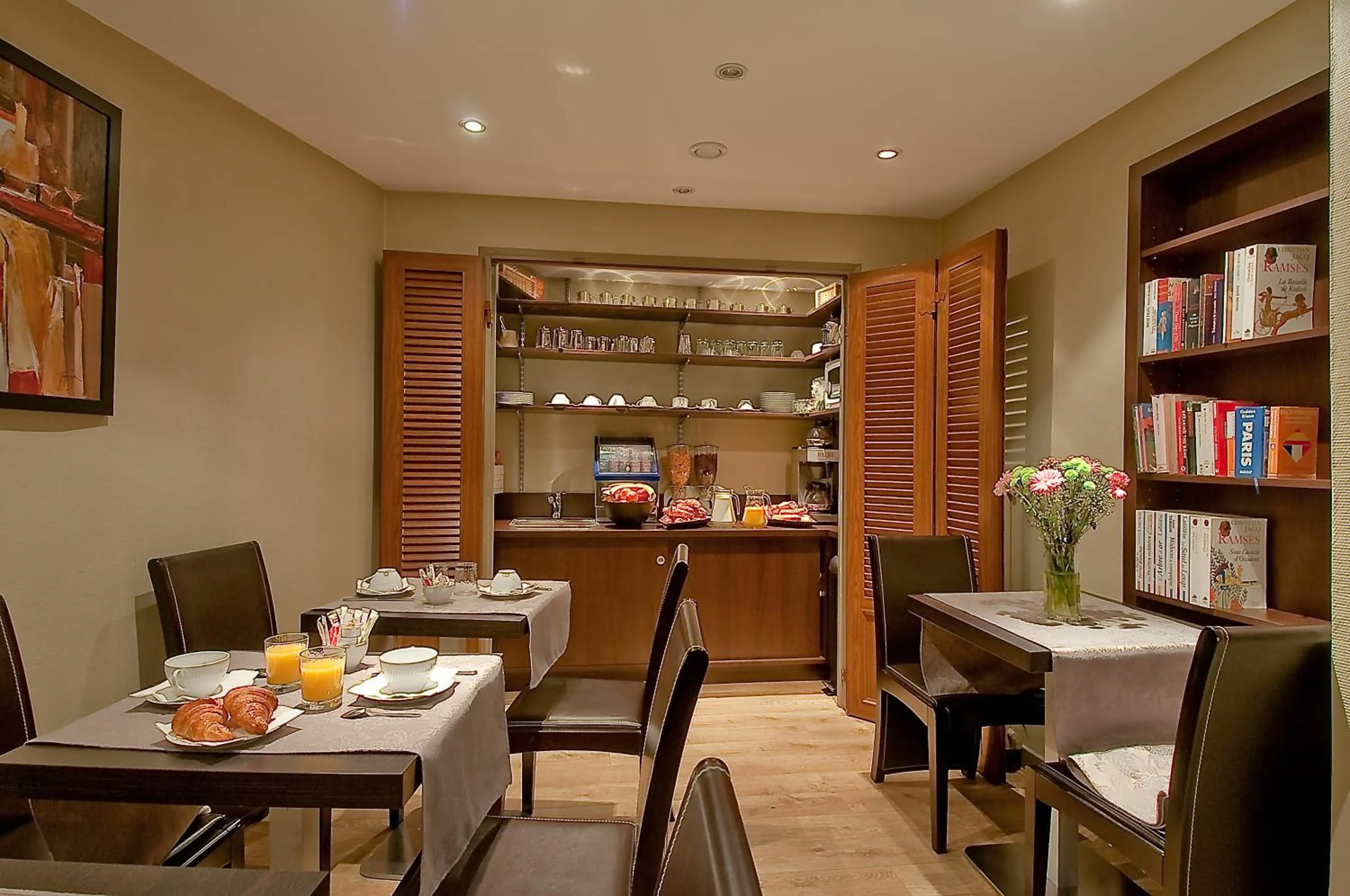 Property building in Hôtel de France Quartier Latin