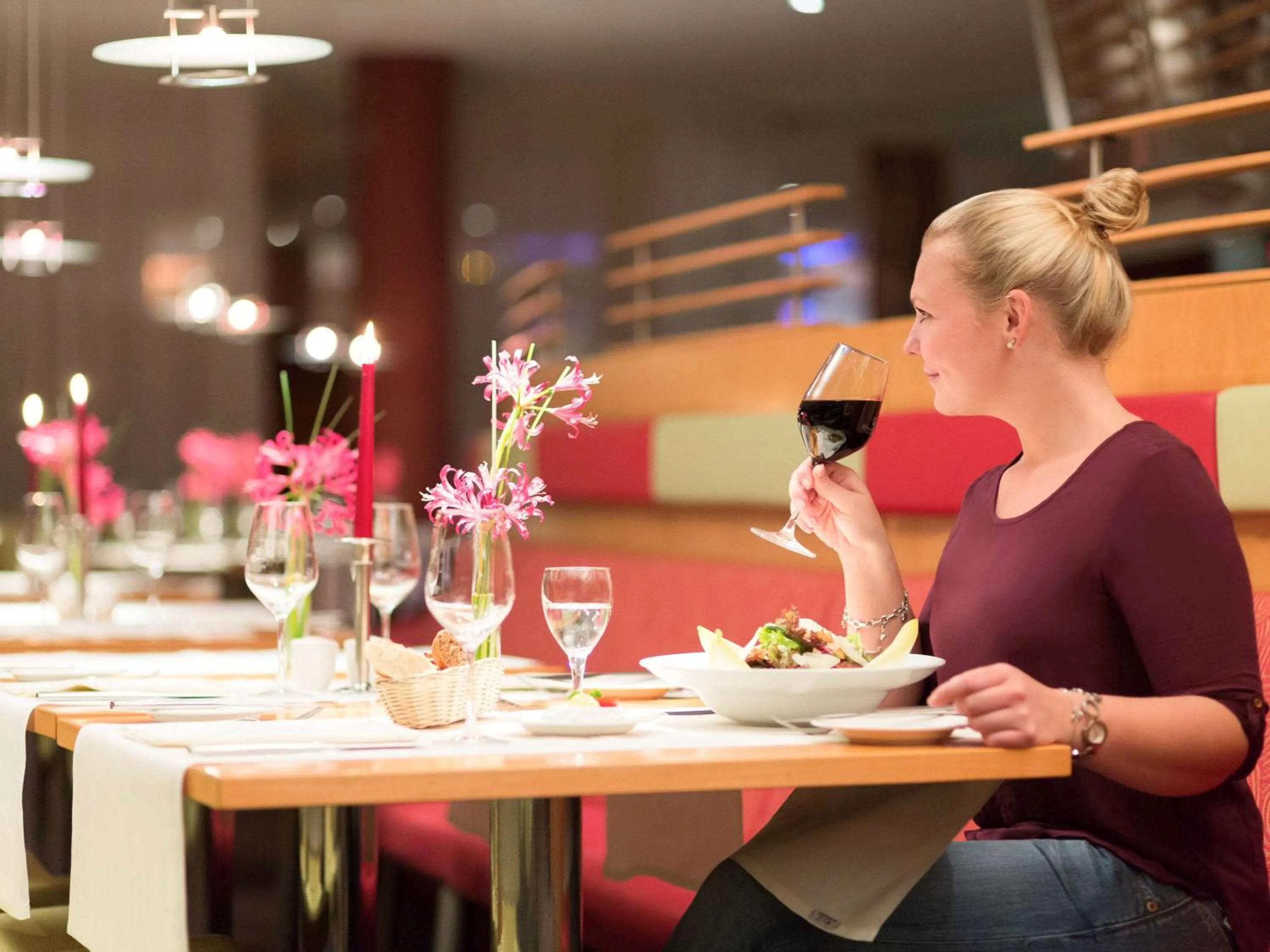 Restaurant/places to eat in Novotel Mainz