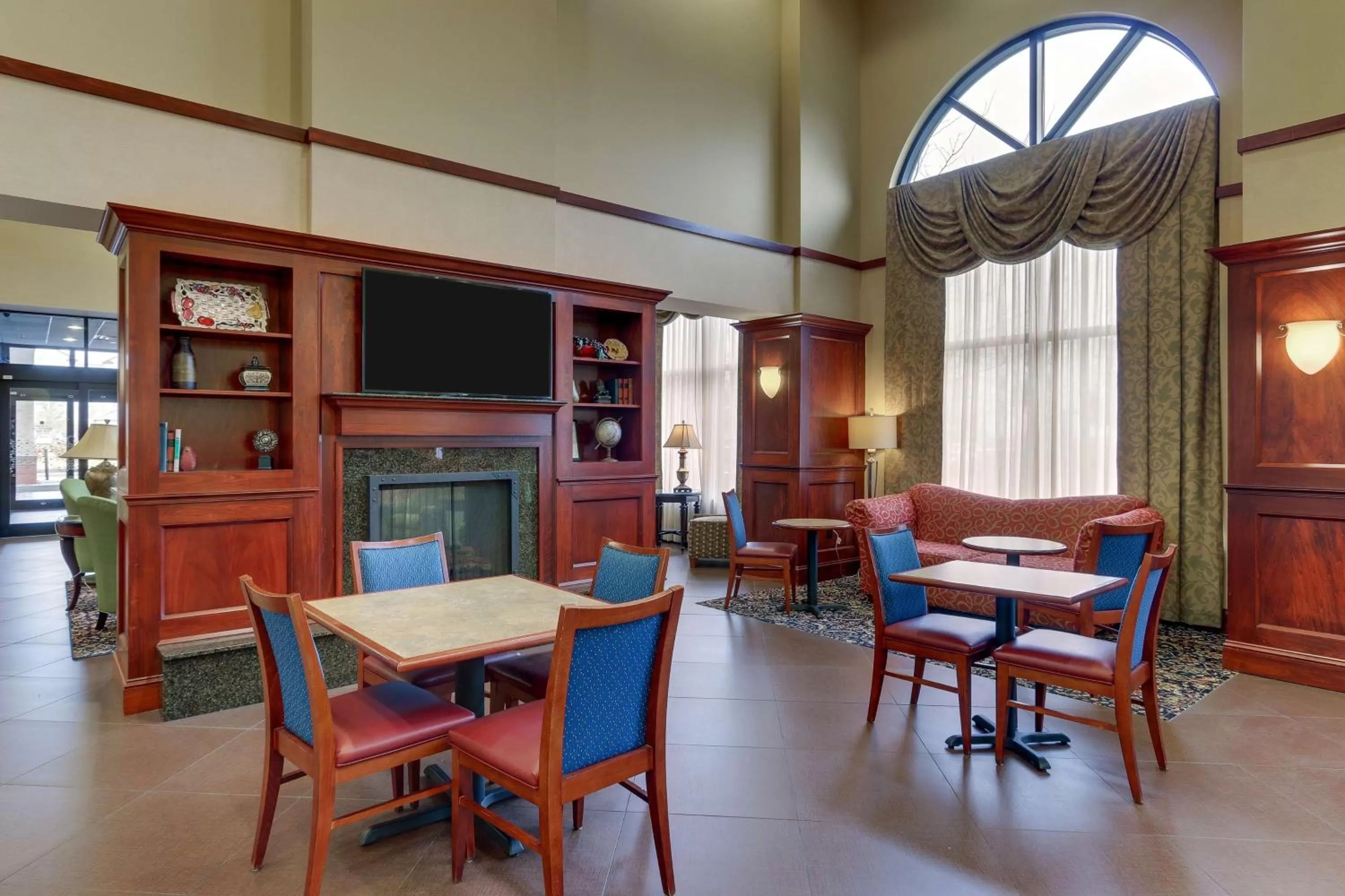 Restaurant/places to eat in Hampton Inn & Suites Indianapolis-Airport