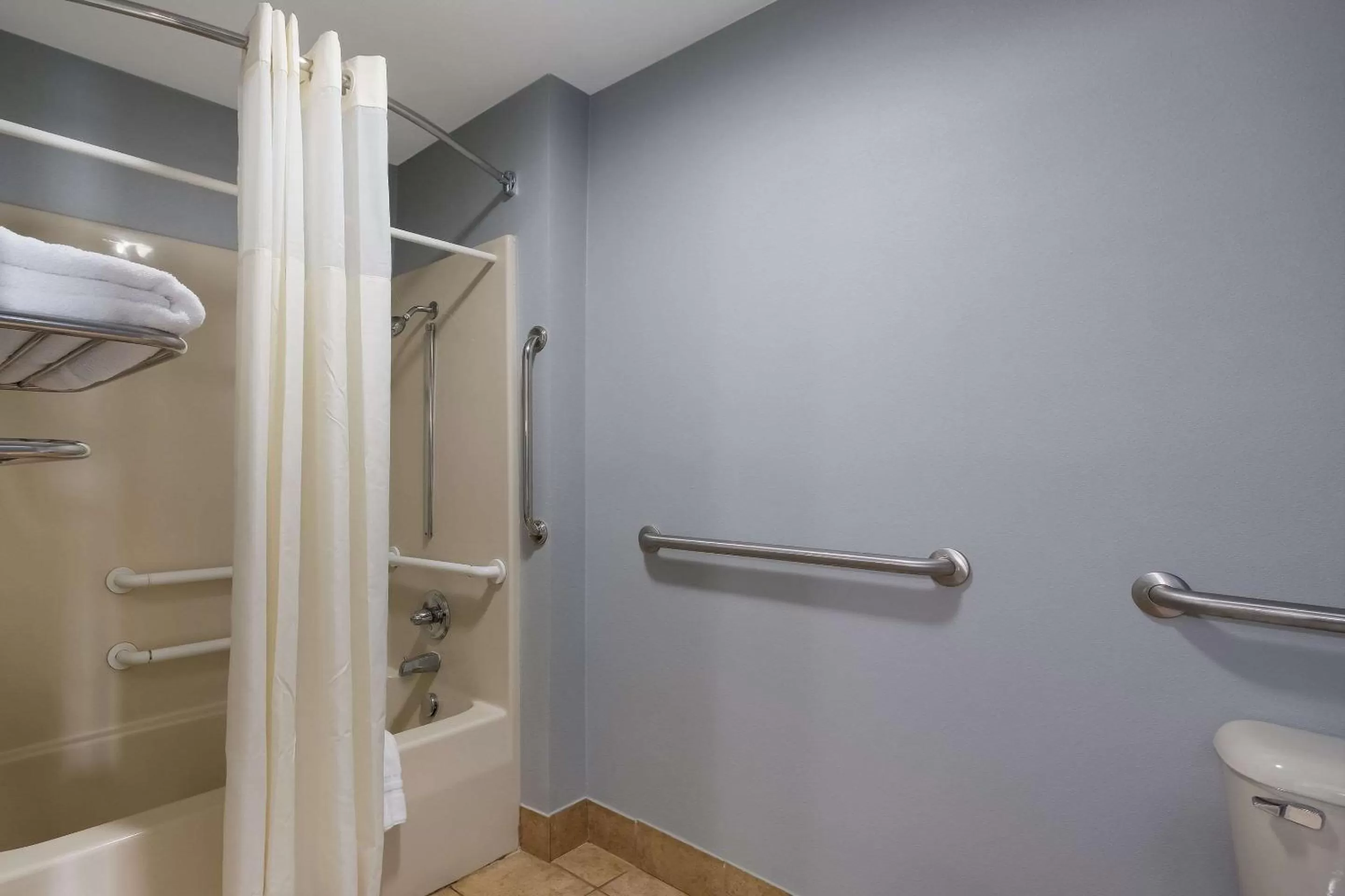 Bedroom in Quality Inn & Suites Oklahoma City North