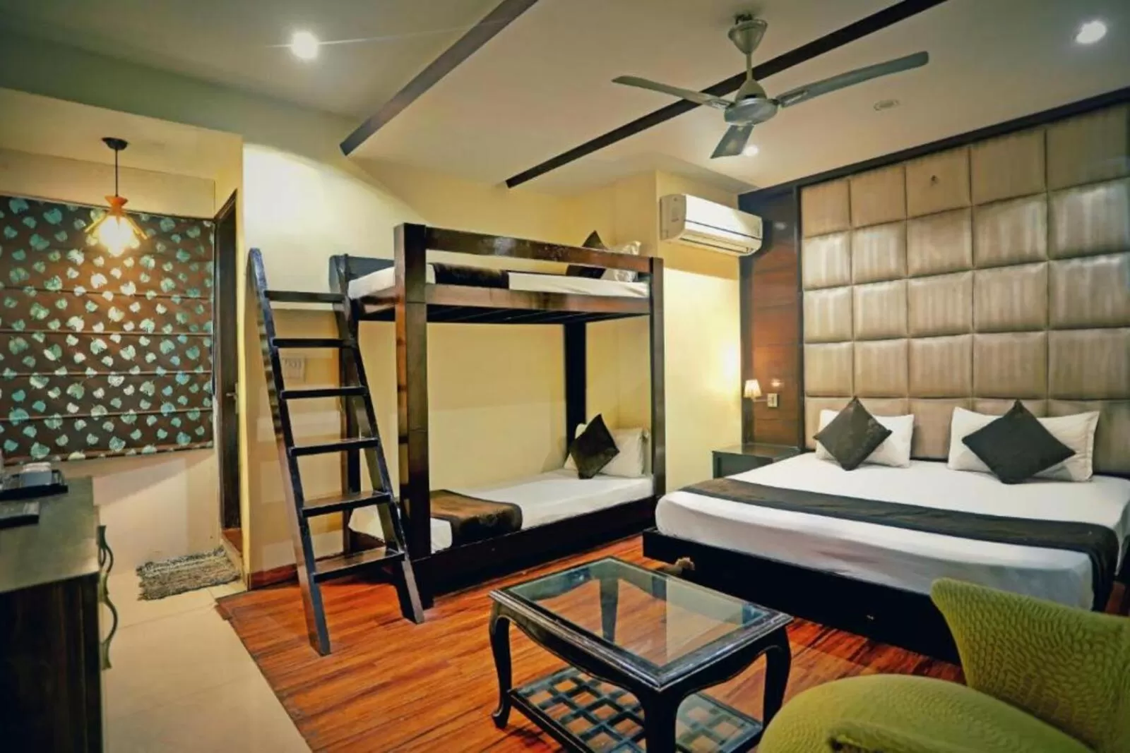 Bed, Bunk Bed in Staybook - Hotel City Stories - By Aira Xing, Paharganj, New Delhi