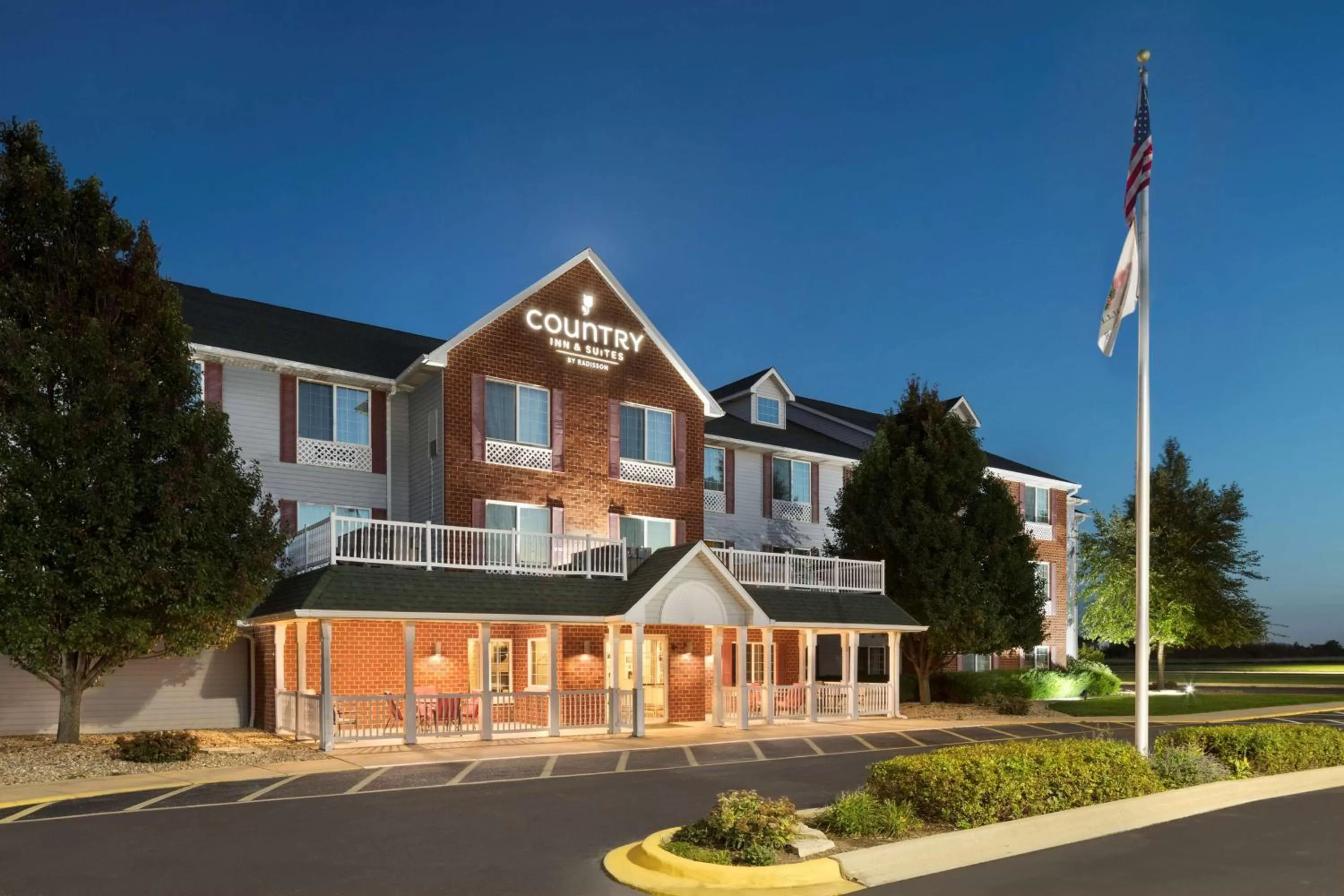Property building in Country Inn & Suites by Radisson, Manteno, IL