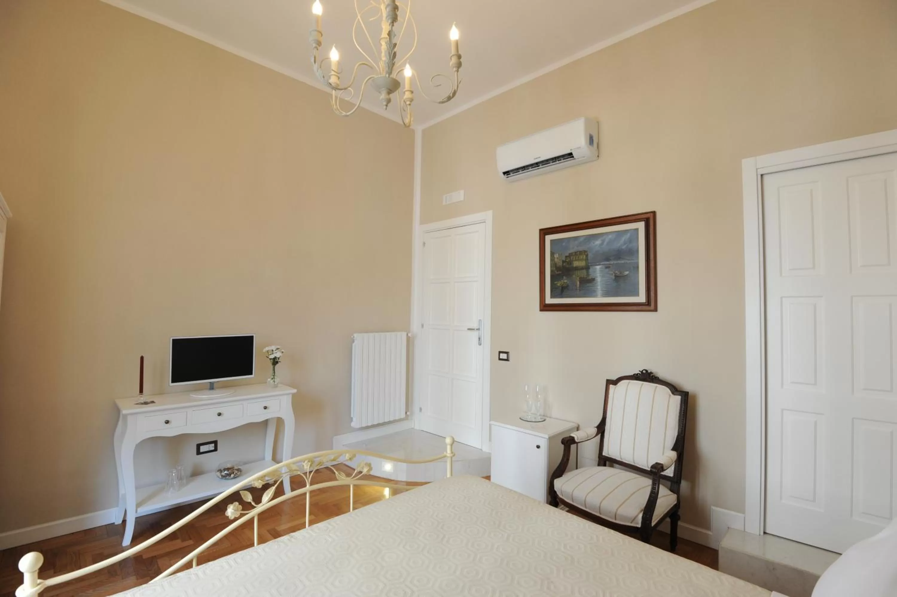 Photo of the whole room, Bed in Residenza Borbonica