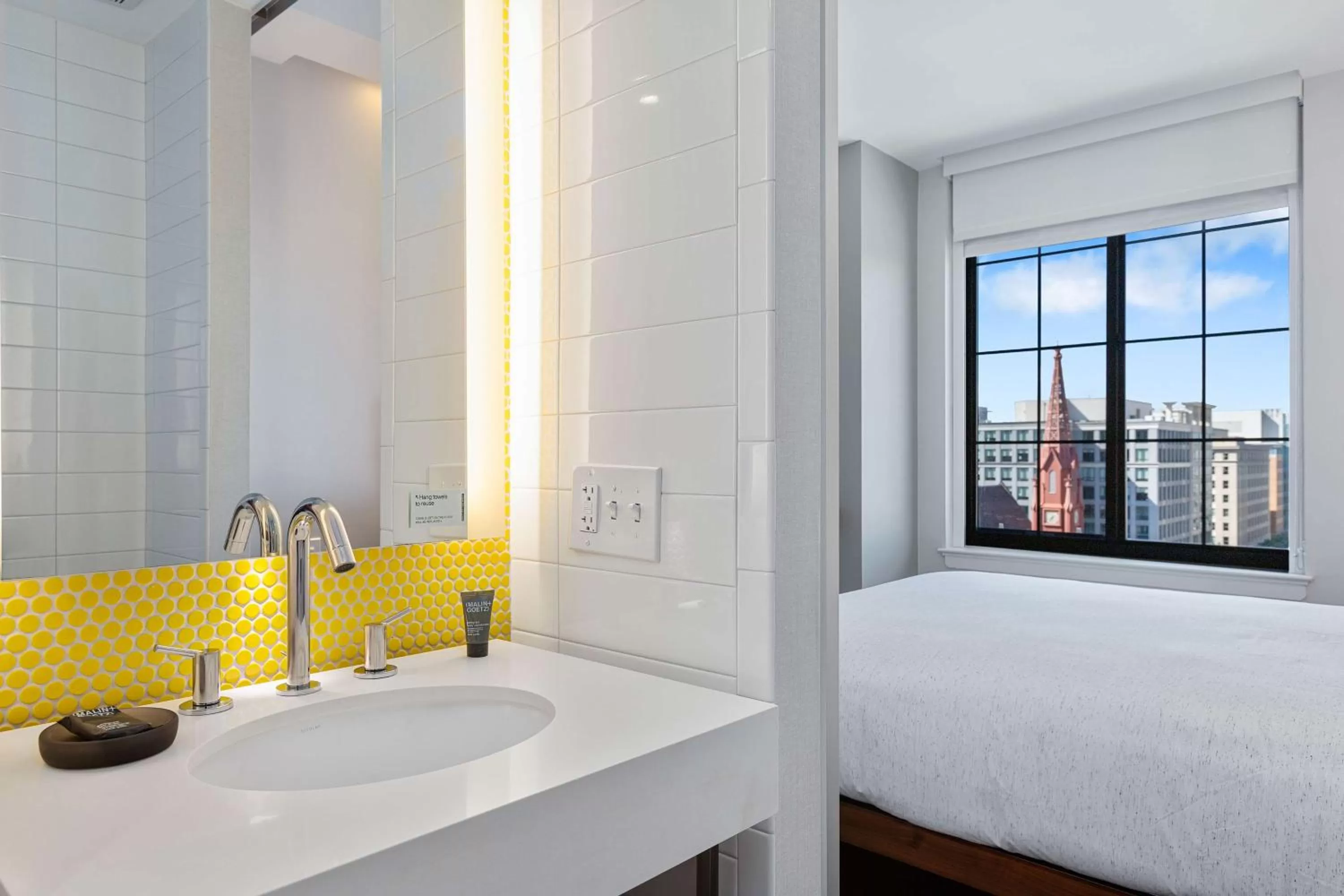 Bathroom, Bed in Motto by Hilton Washington DC City Center