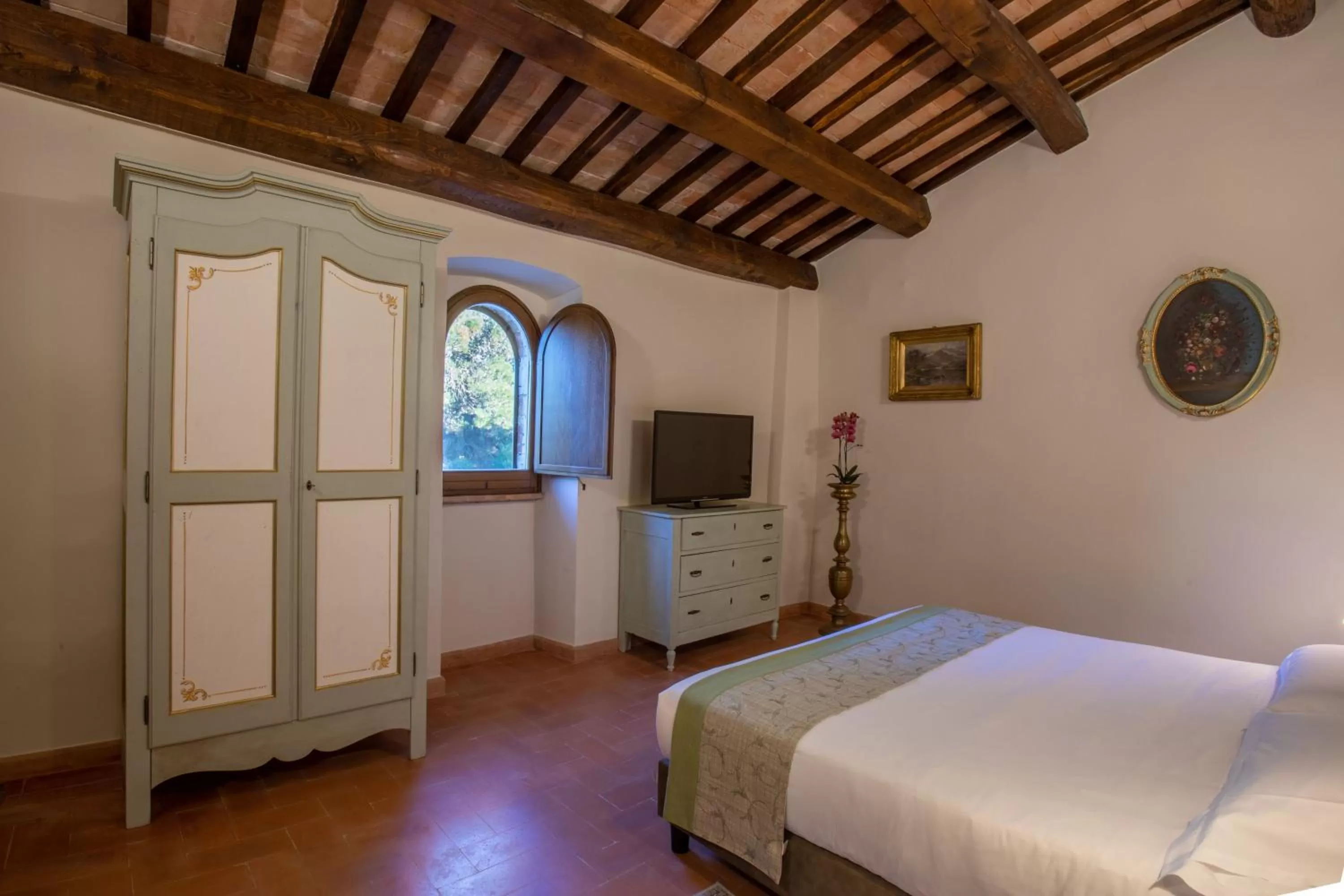 Decorative detail, Bed in Borgo Petroro