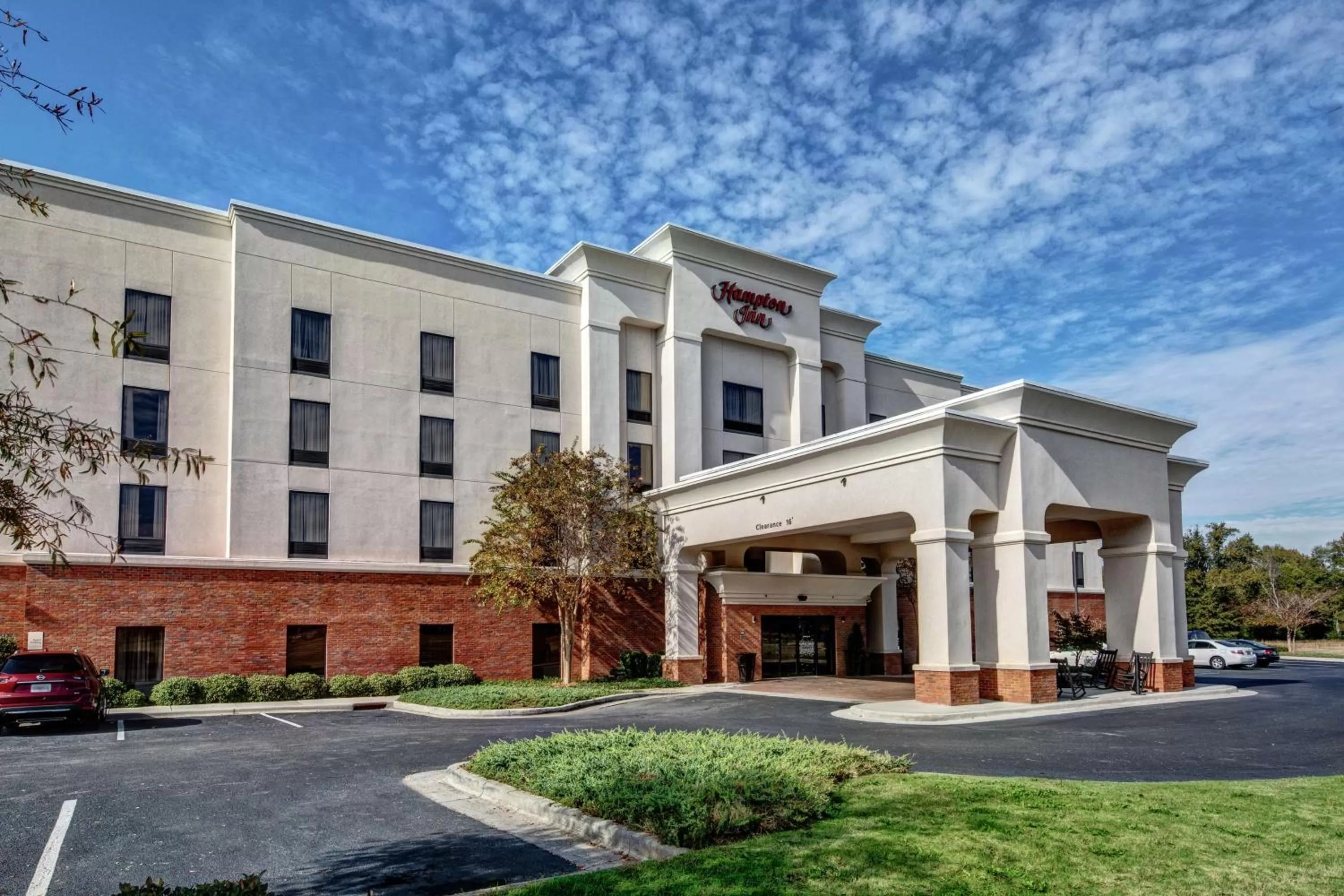 Property building in Hampton Inn Jacksonville