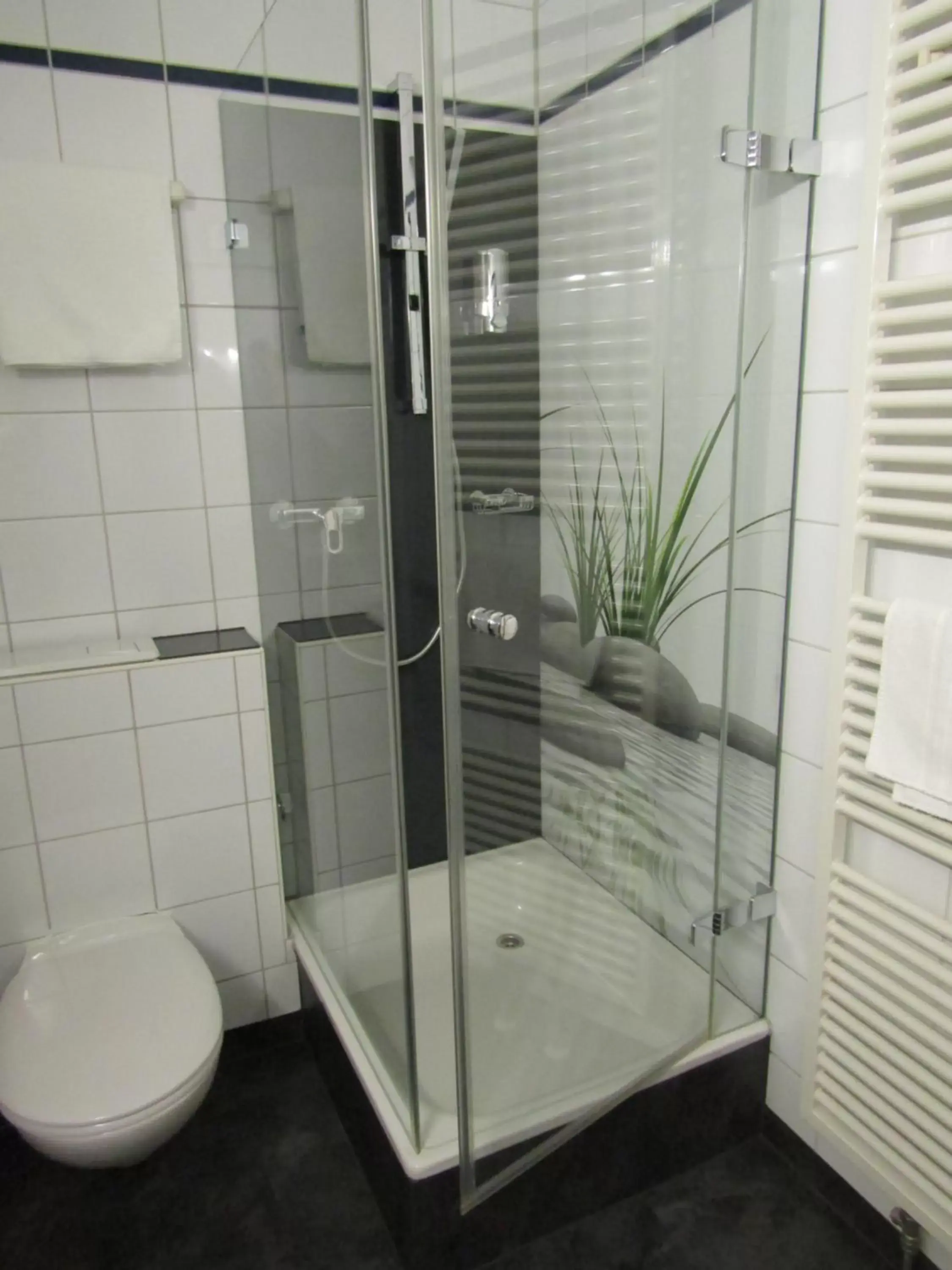 Triple Room - single occupancy in Art-Hotel Erlangen Triple Room - single occupancy in Art-Hotel Erlangen