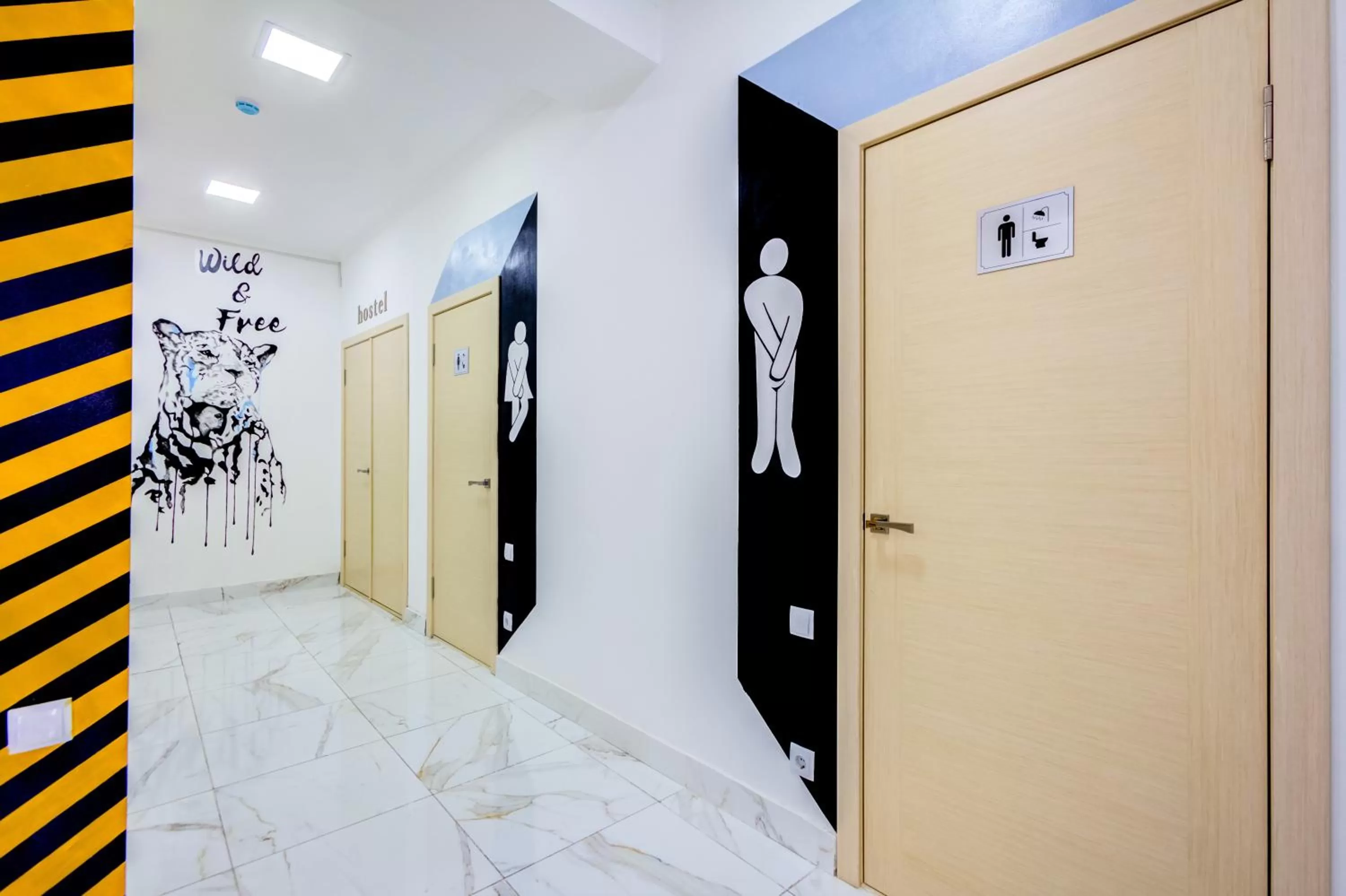 Toilet in WHITE HOTEL & HOSTEL