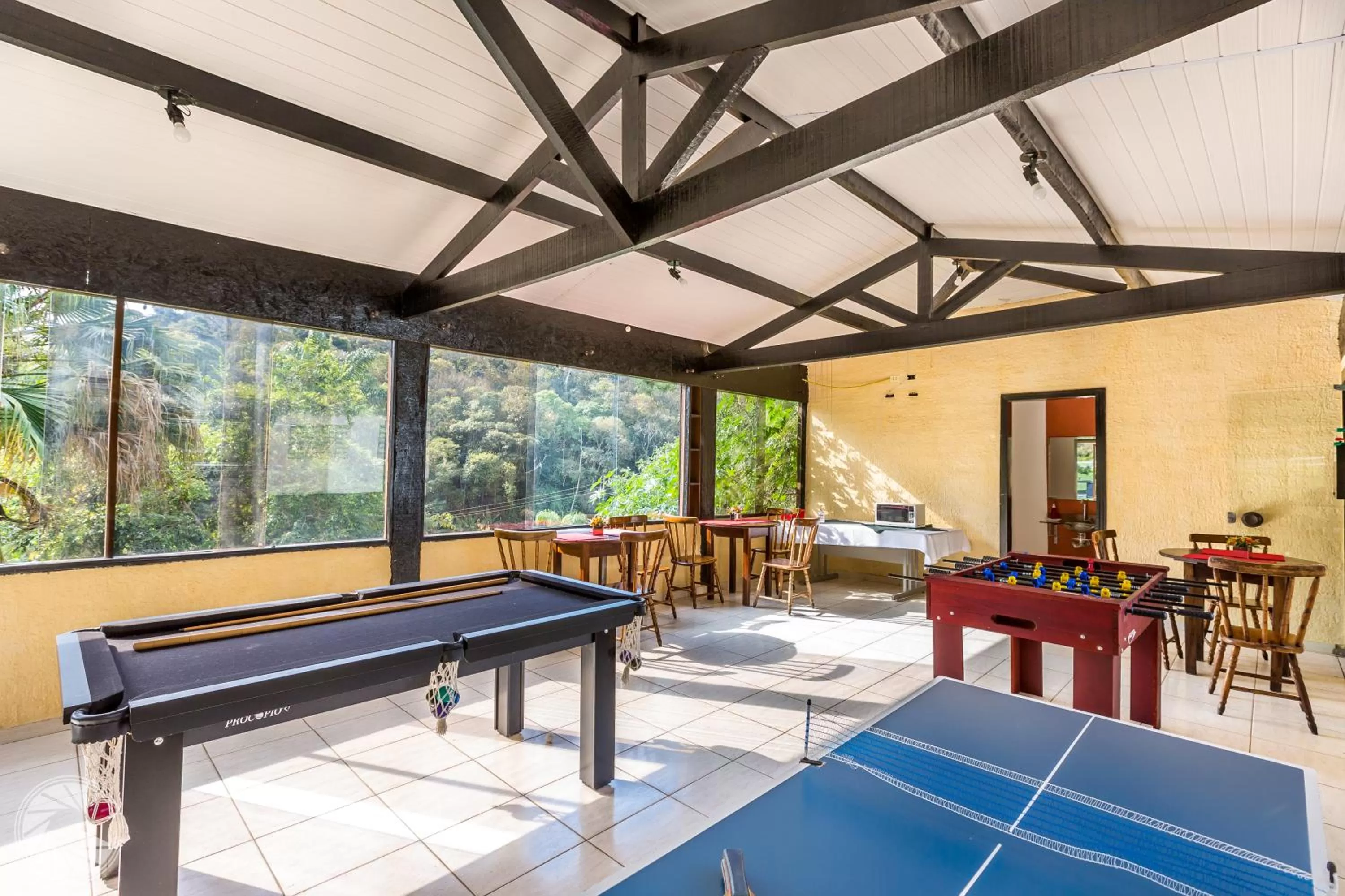 Billiards in Pousada Atibaia