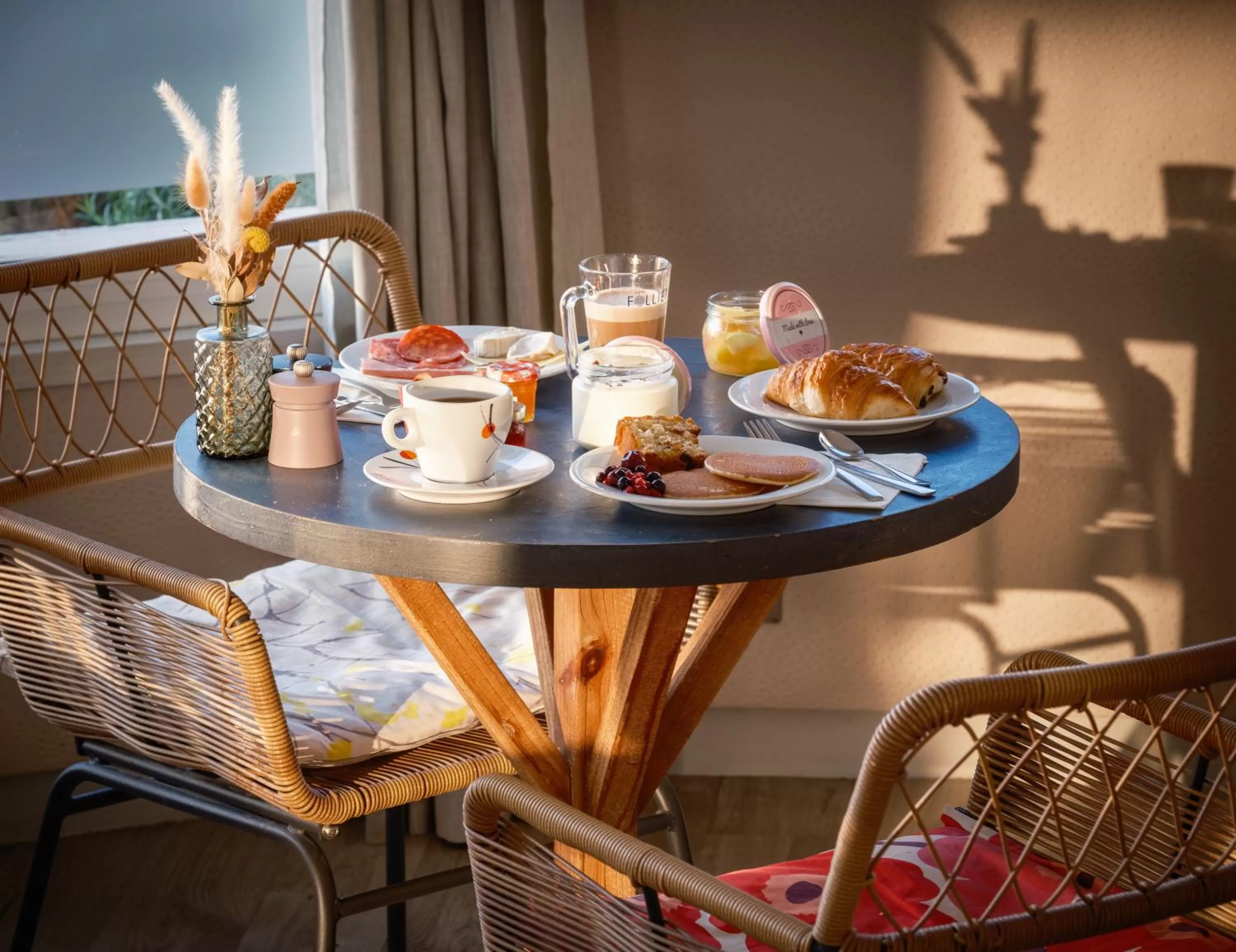 Food and drinks in Kyriad Lyon Est - Bron Eurexpo Le Cottage