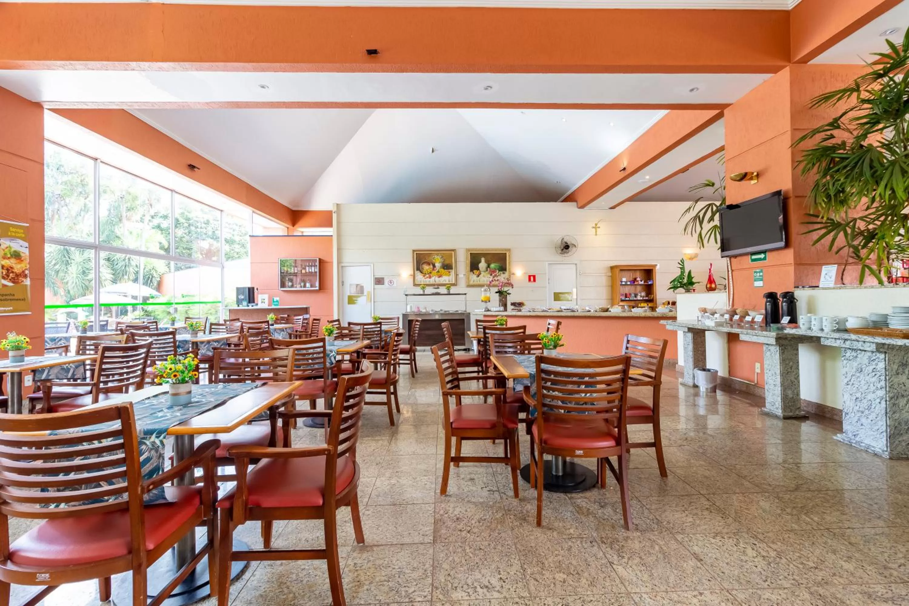Restaurant/places to eat in Hotel Golden Park Ribeirão Preto by Nacional Inn
