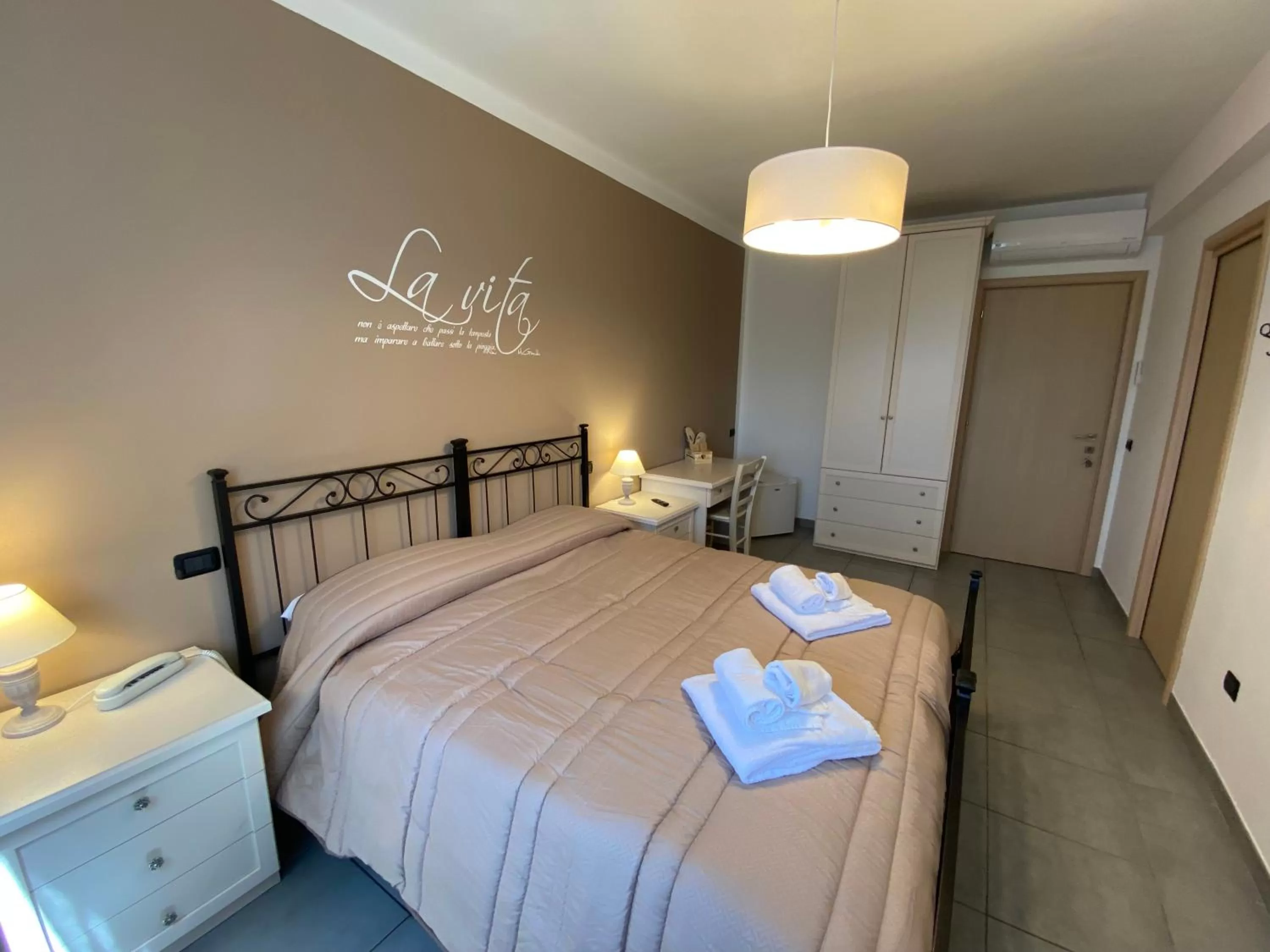 Bed in BELLA ASSISI B & B