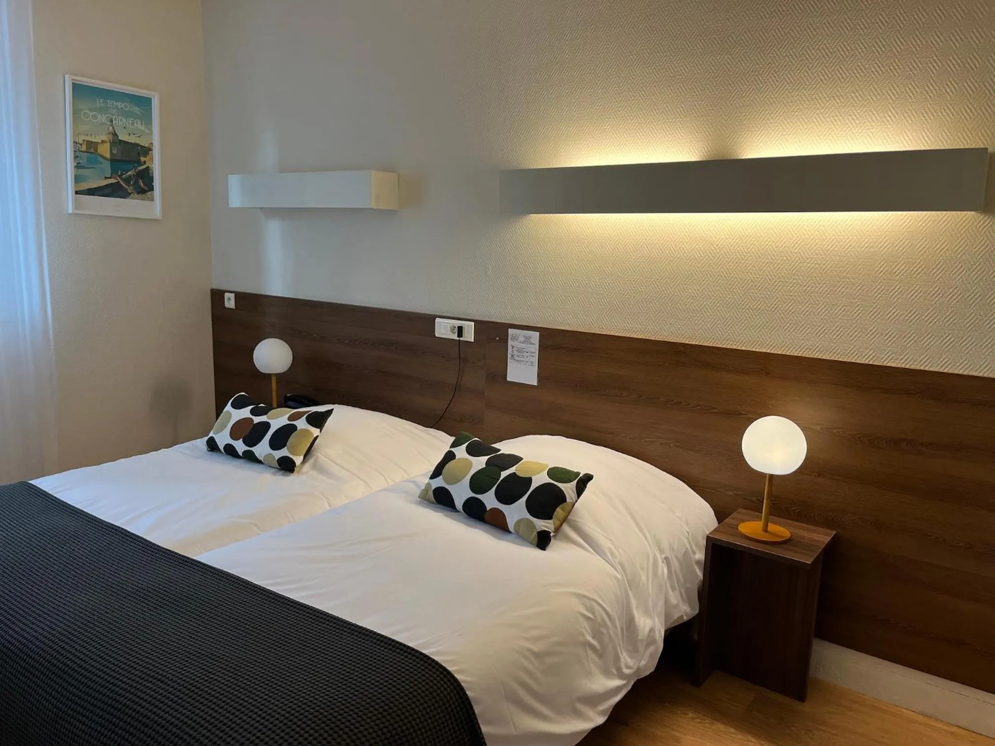 Bathroom, Bed in Anne De Bretagne