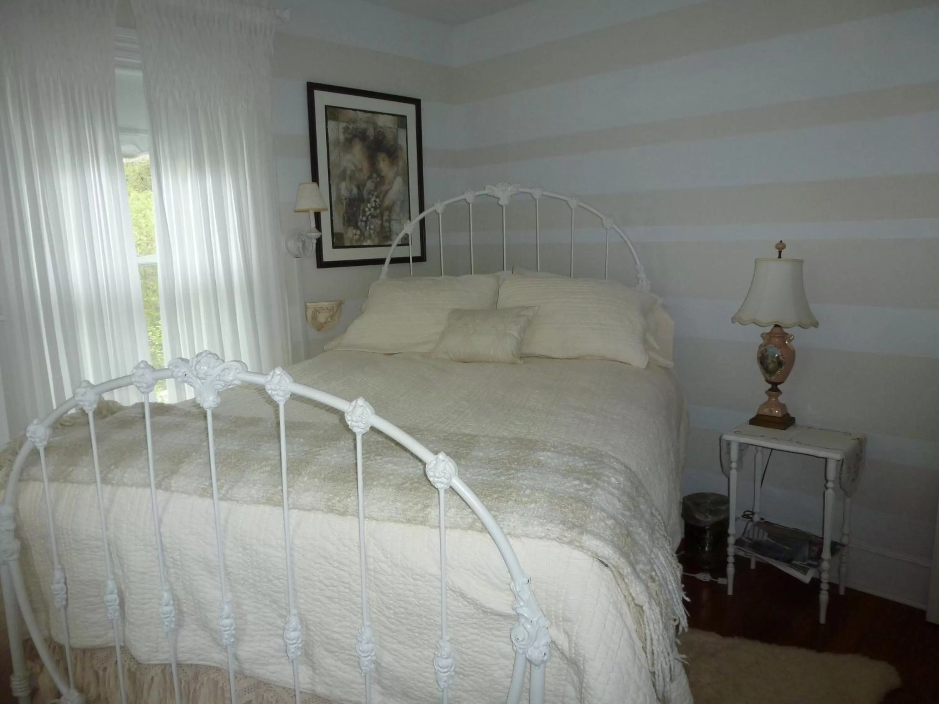 Bed in Back INN Time B&B