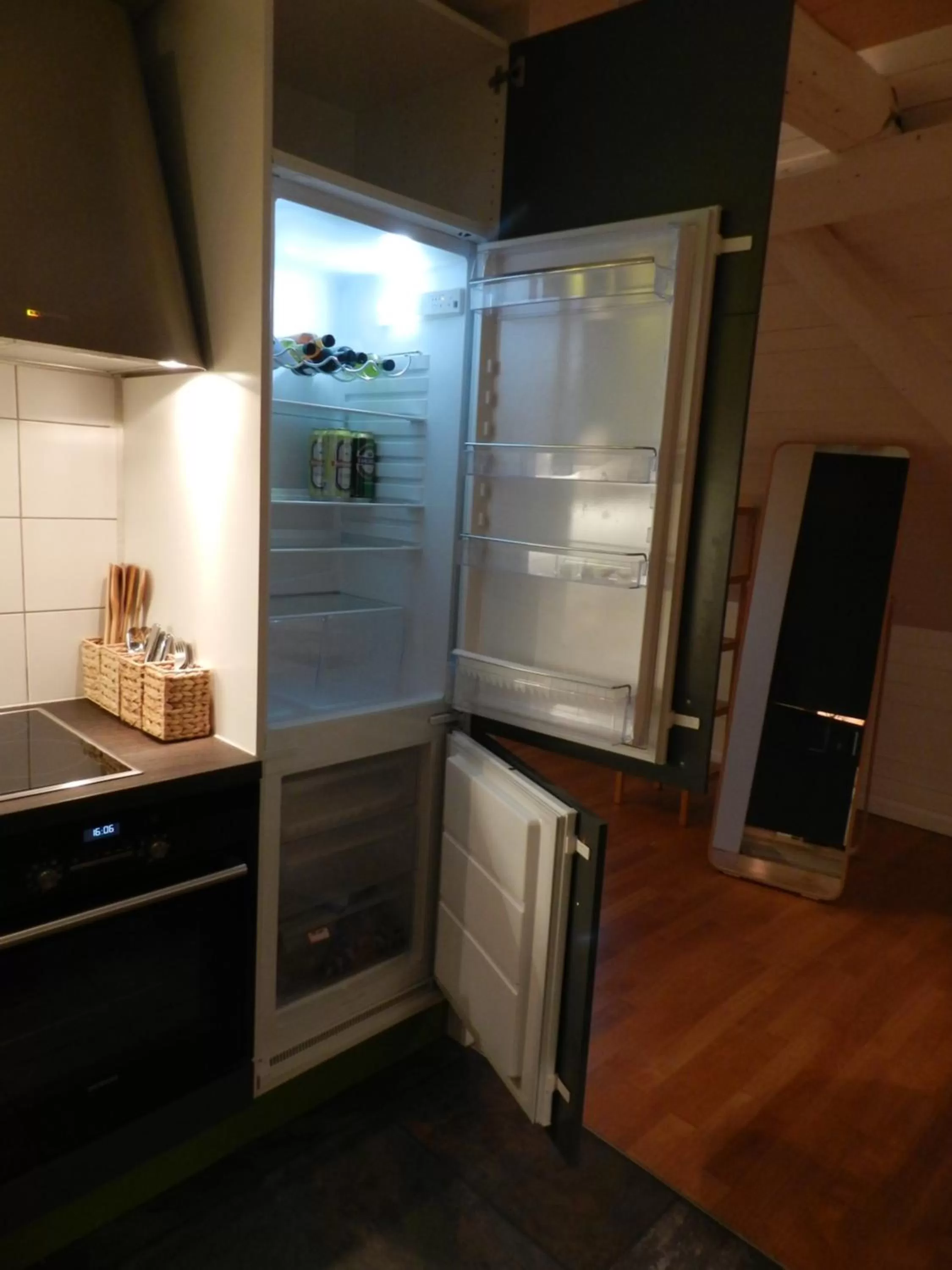 Kitchen or kitchenette, Bathroom in Blue Wall BnB