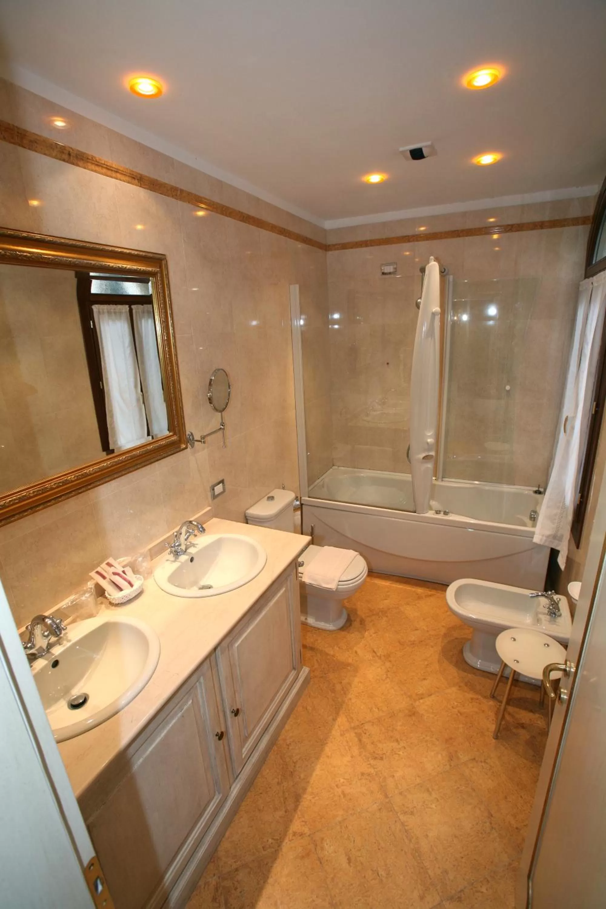 Shower in Locanda Ca' del Brocchi