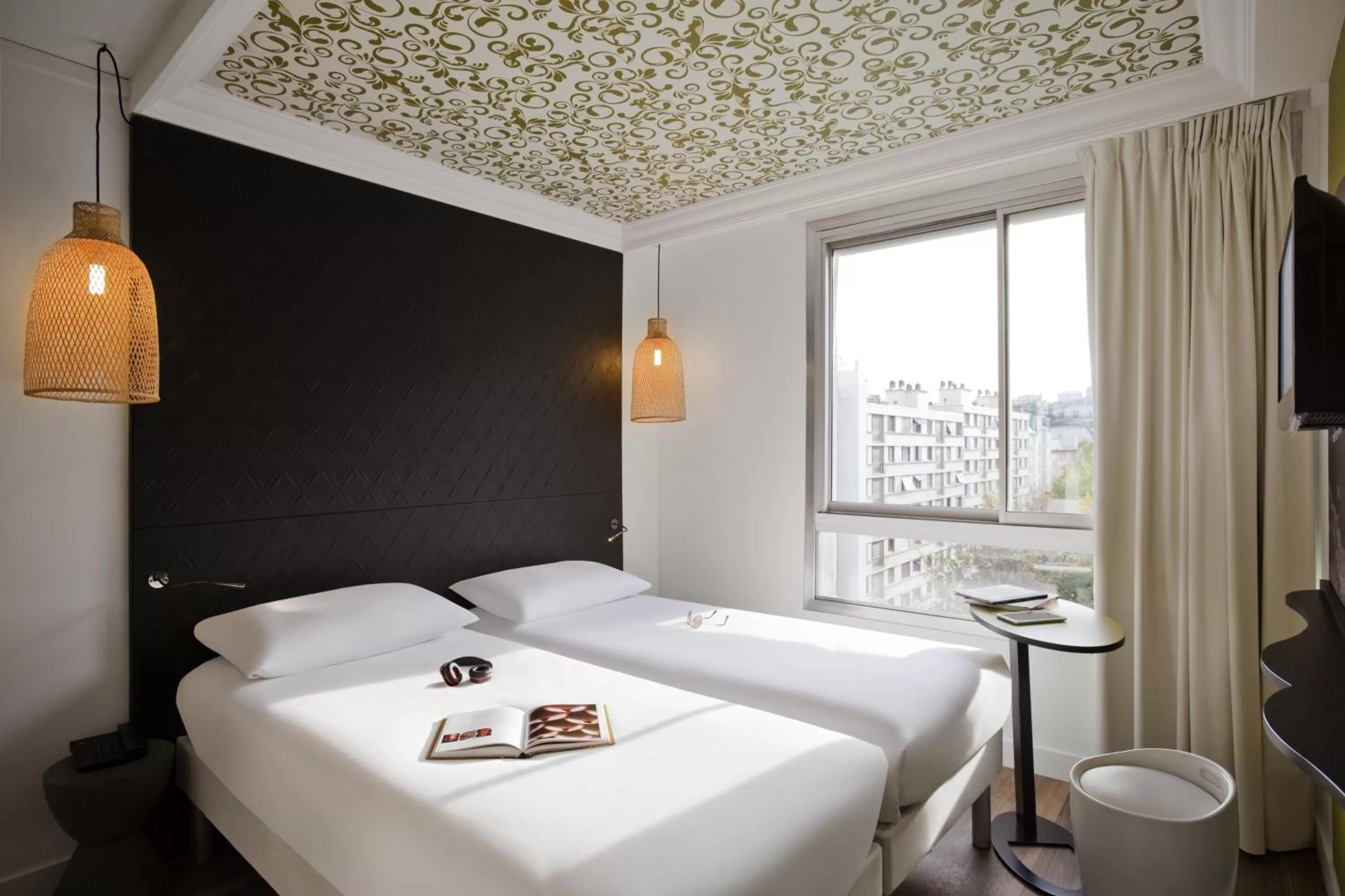Bed in ibis Styles Paris Buttes Chaumont