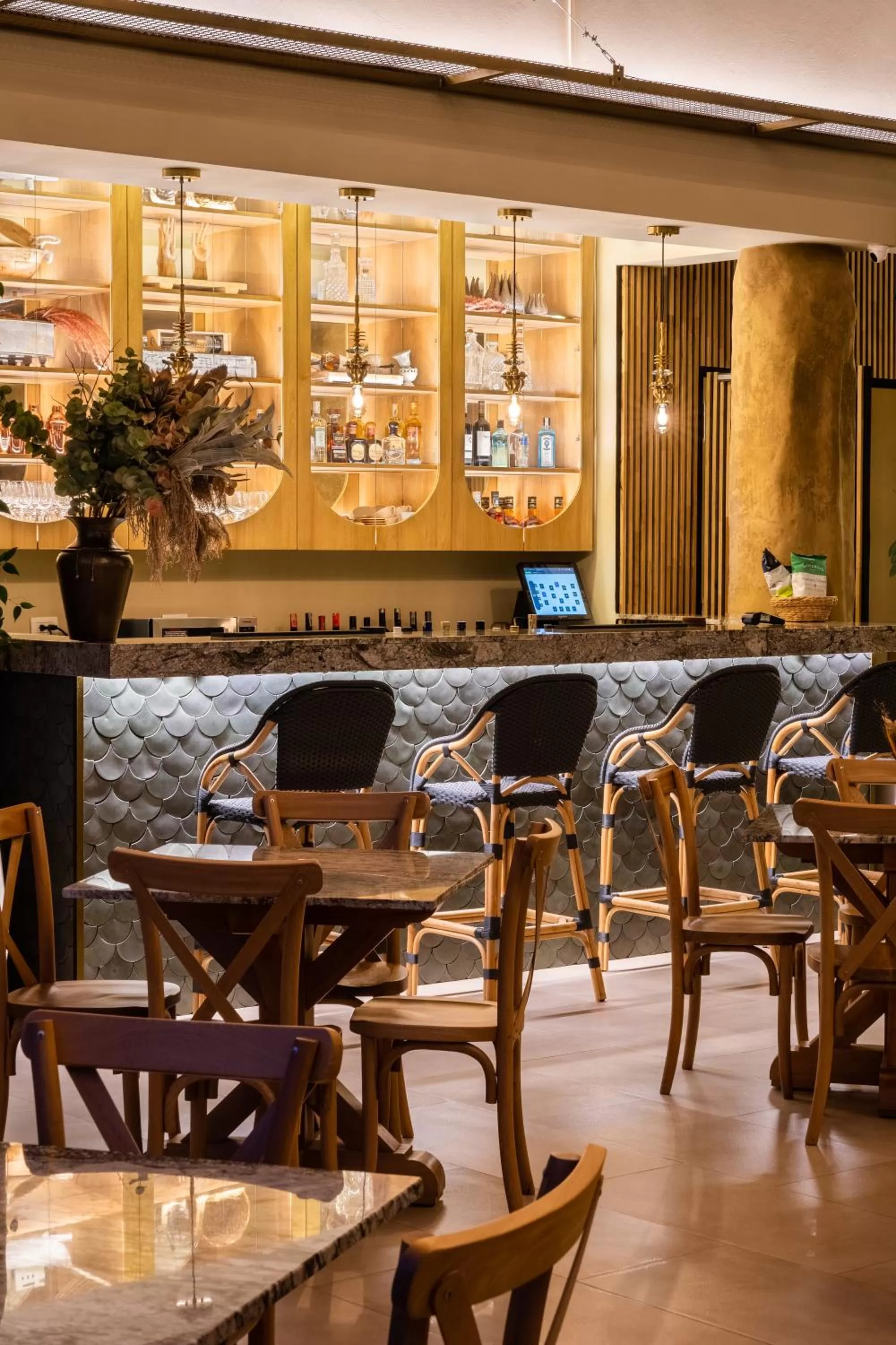 Restaurant/places to eat in Tau House