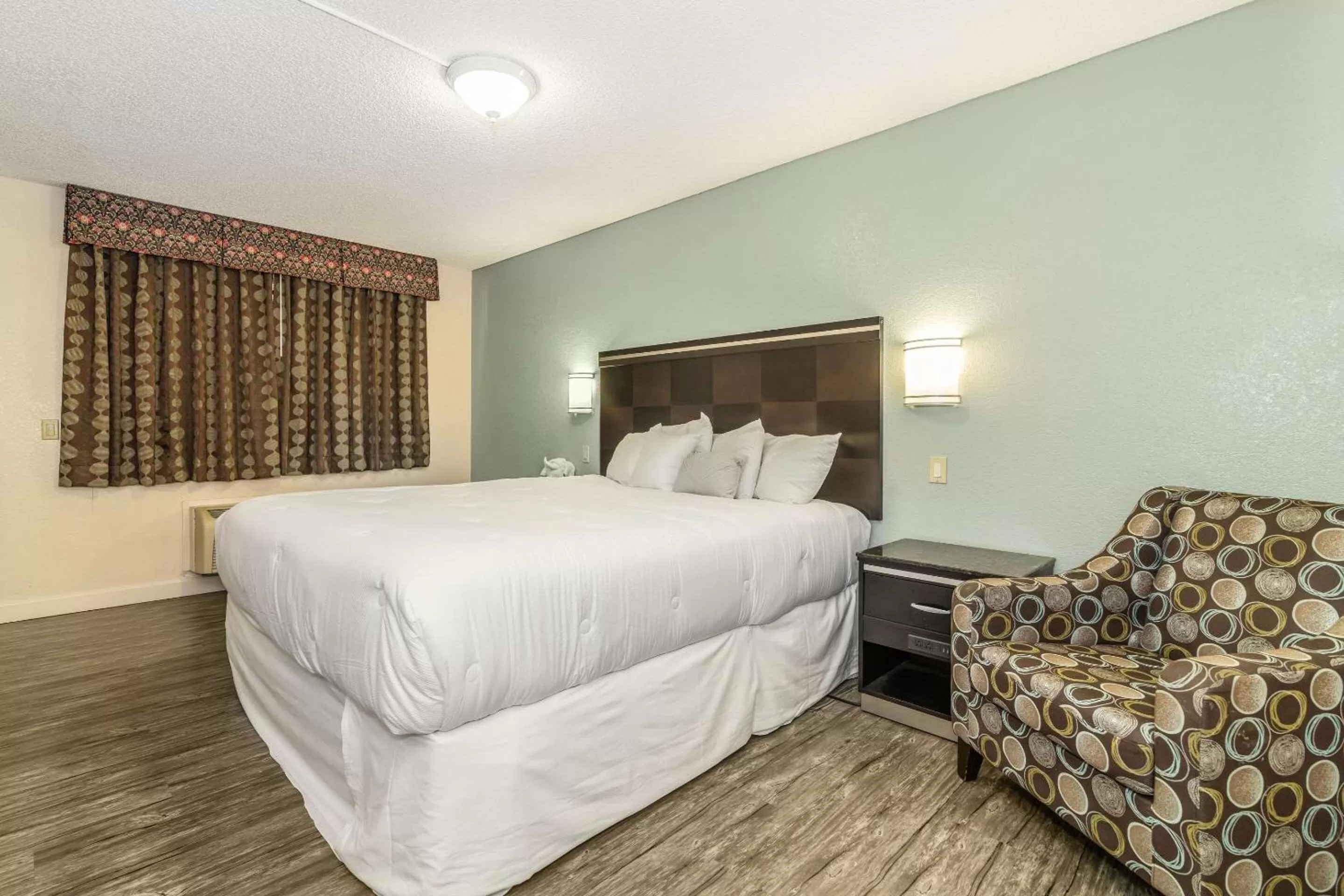 Photo of the whole room, Bed in Rodeway Inn Barstow Route 66