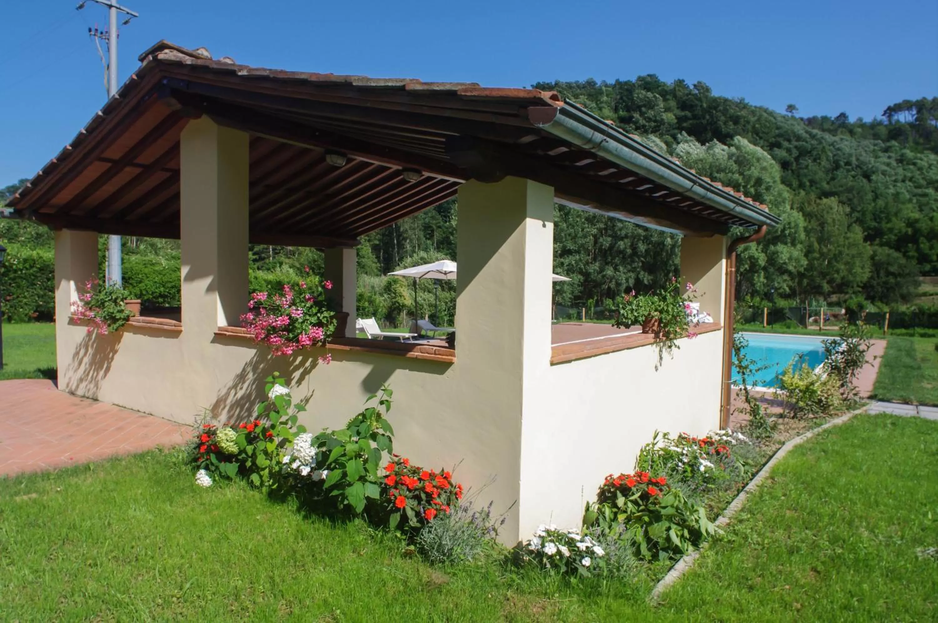 Garden in CASALE LA FATA -tipico toscano immerso nelle colline tra Lucca e Versilia, 6 appartamenti indipendenti