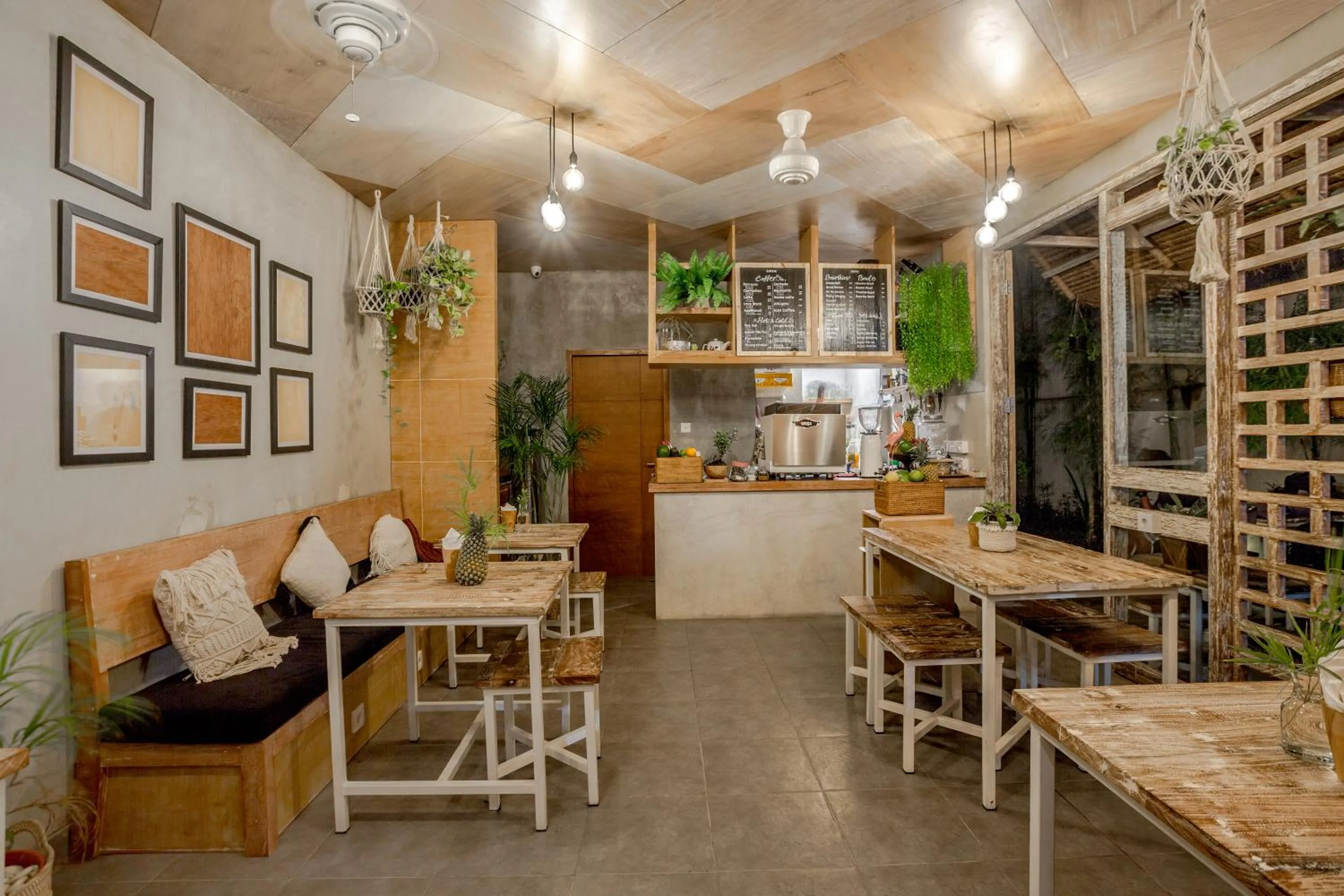 Restaurant/places to eat in Lokal Bali Hostel