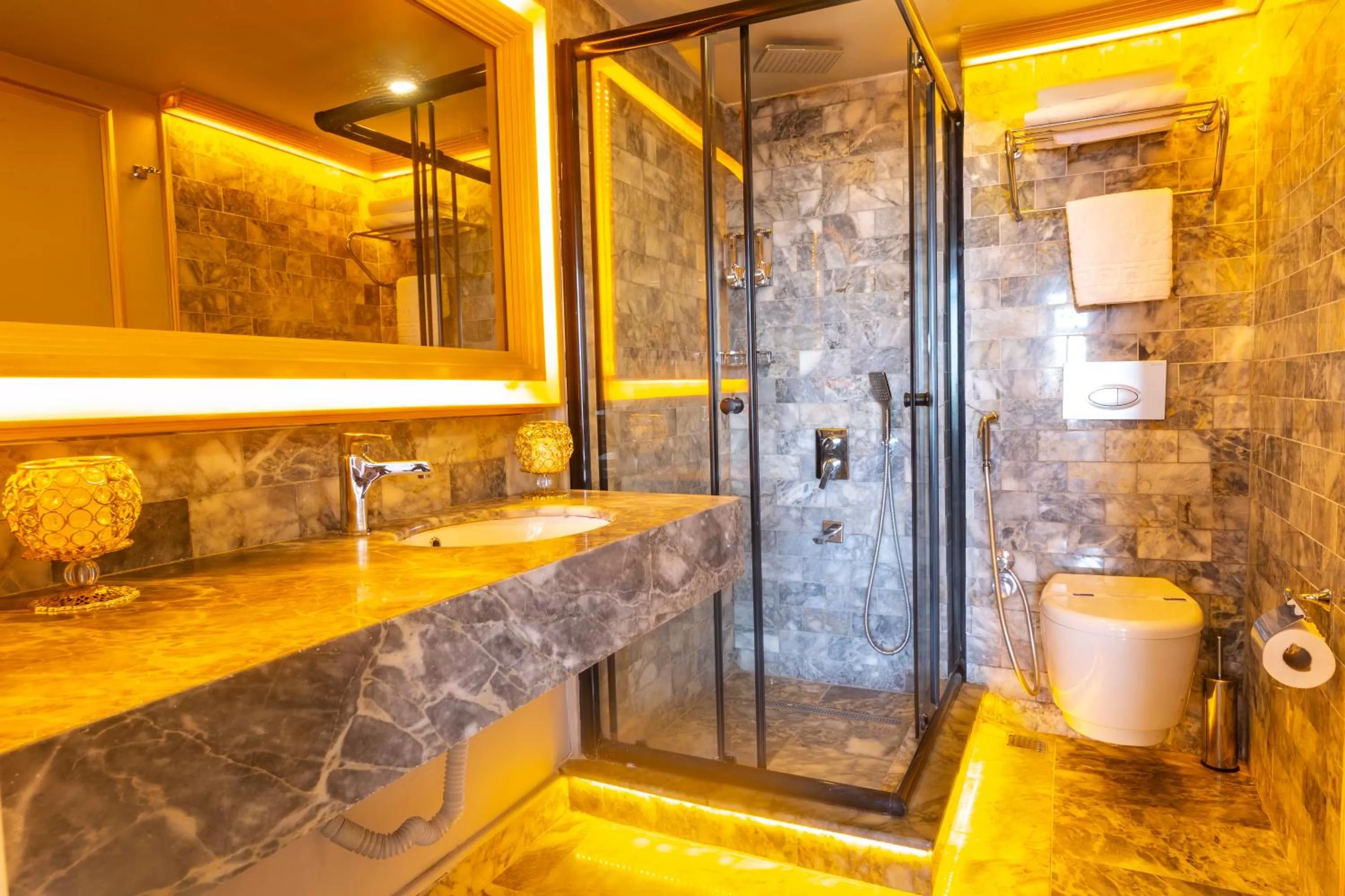 Shower in Andalouse Otel