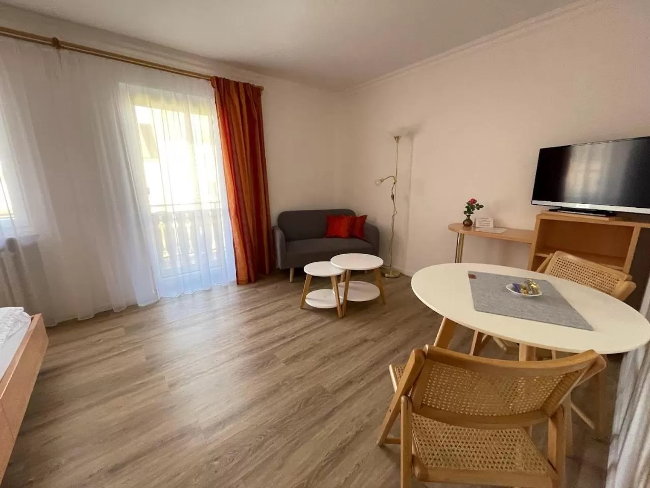 TV/Entertainment Center in zum Schwanen Garni