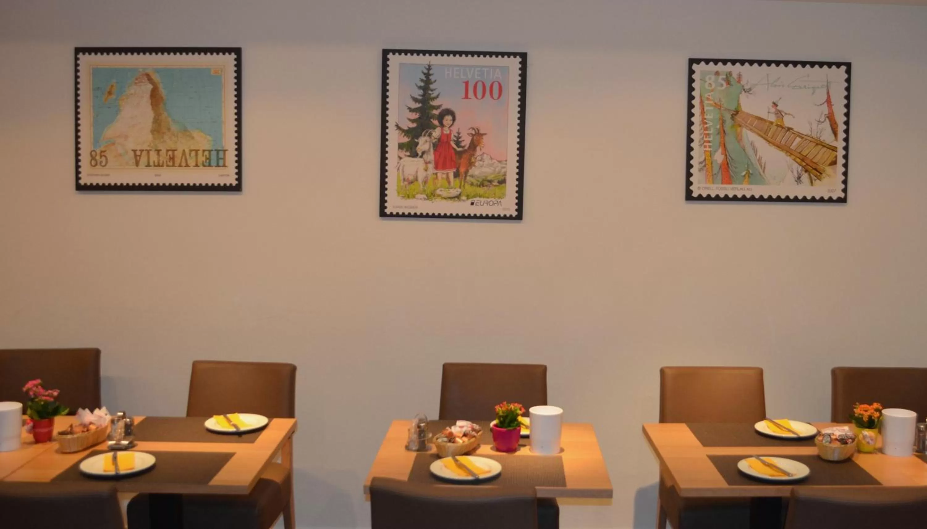 Restaurant/places to eat in Central Hotel Post