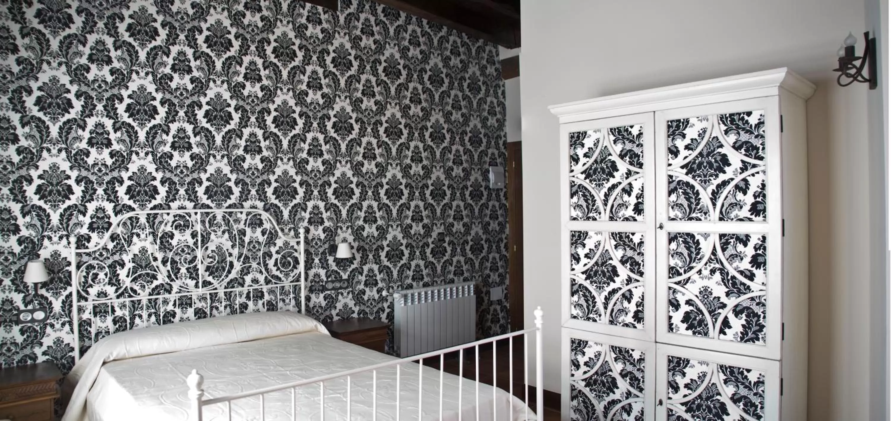 Photo of the whole room, Bed in Hotel Palacio Oxangoiti